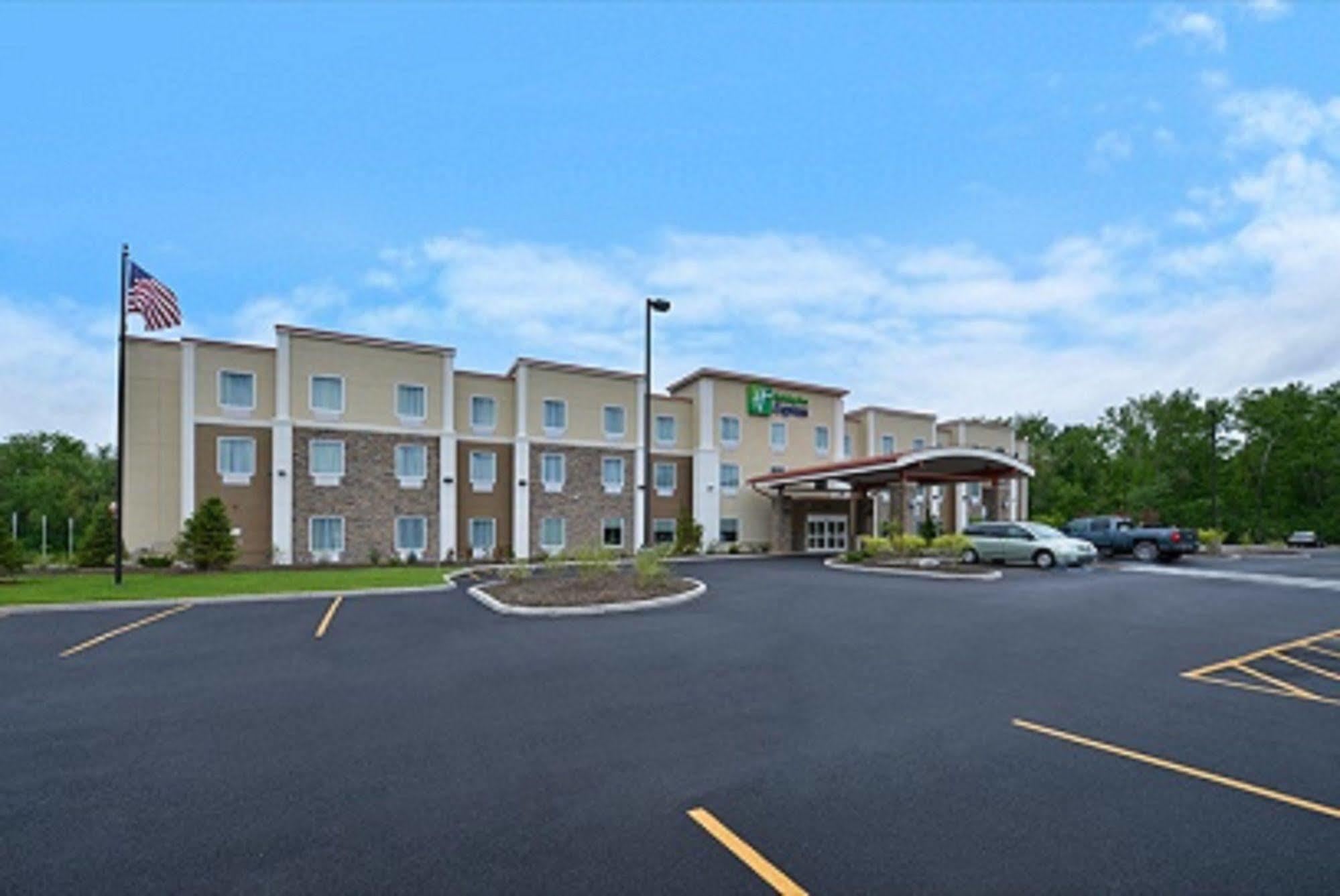 Holiday Inn Express Canandaigua - Finger Lakes Exterior photo