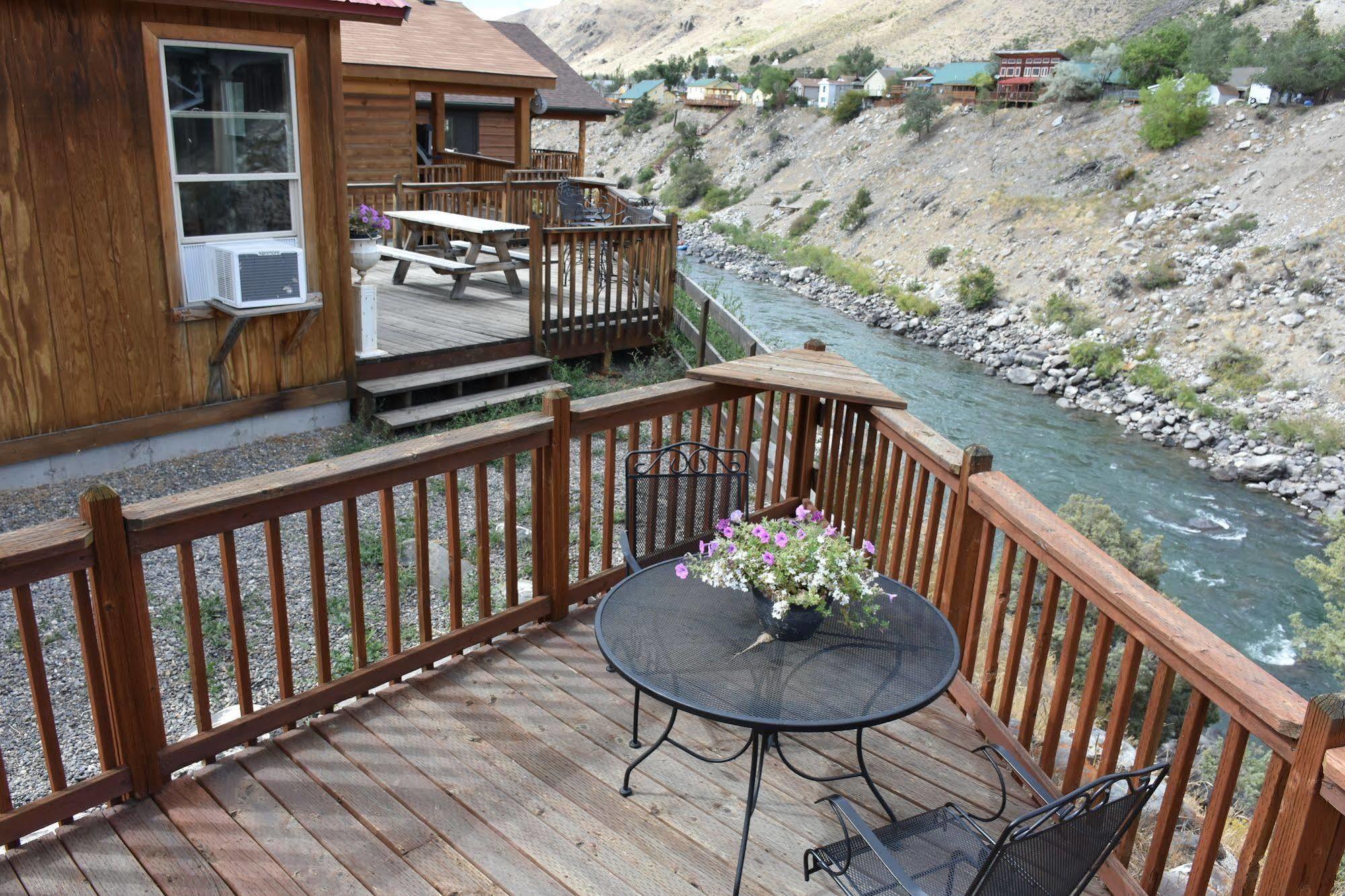 Yellowstone River Suites Gardiner Exterior photo