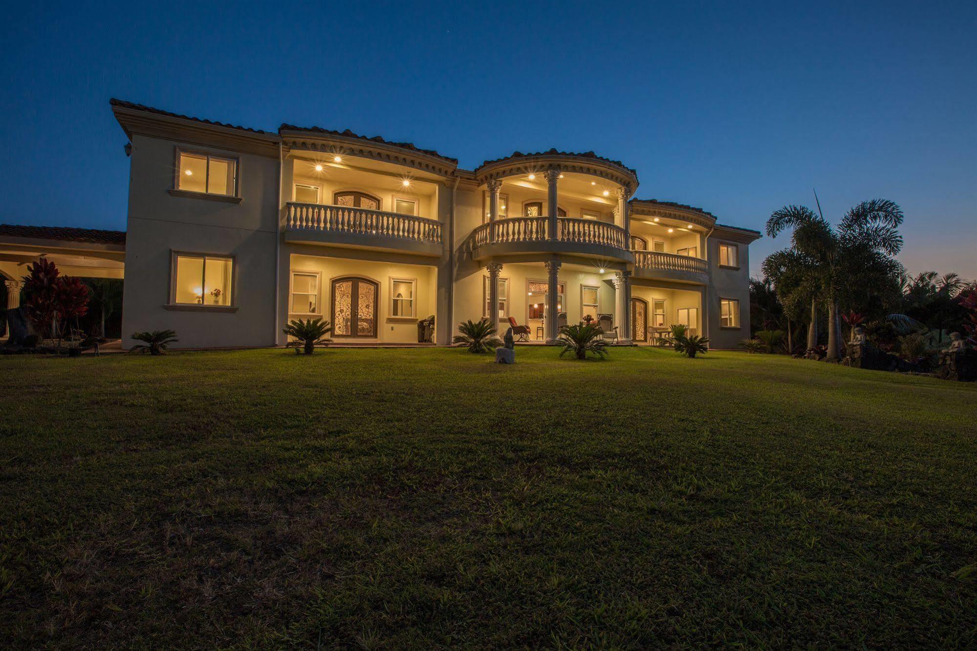 Oceanfront Vacation Rental Honomu Exterior photo