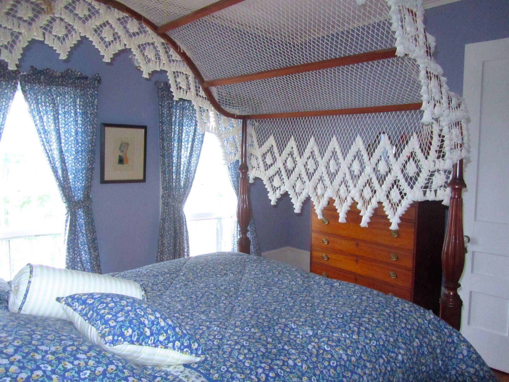 Oakcliff Bed And Breakfast Halfmoon Exterior photo