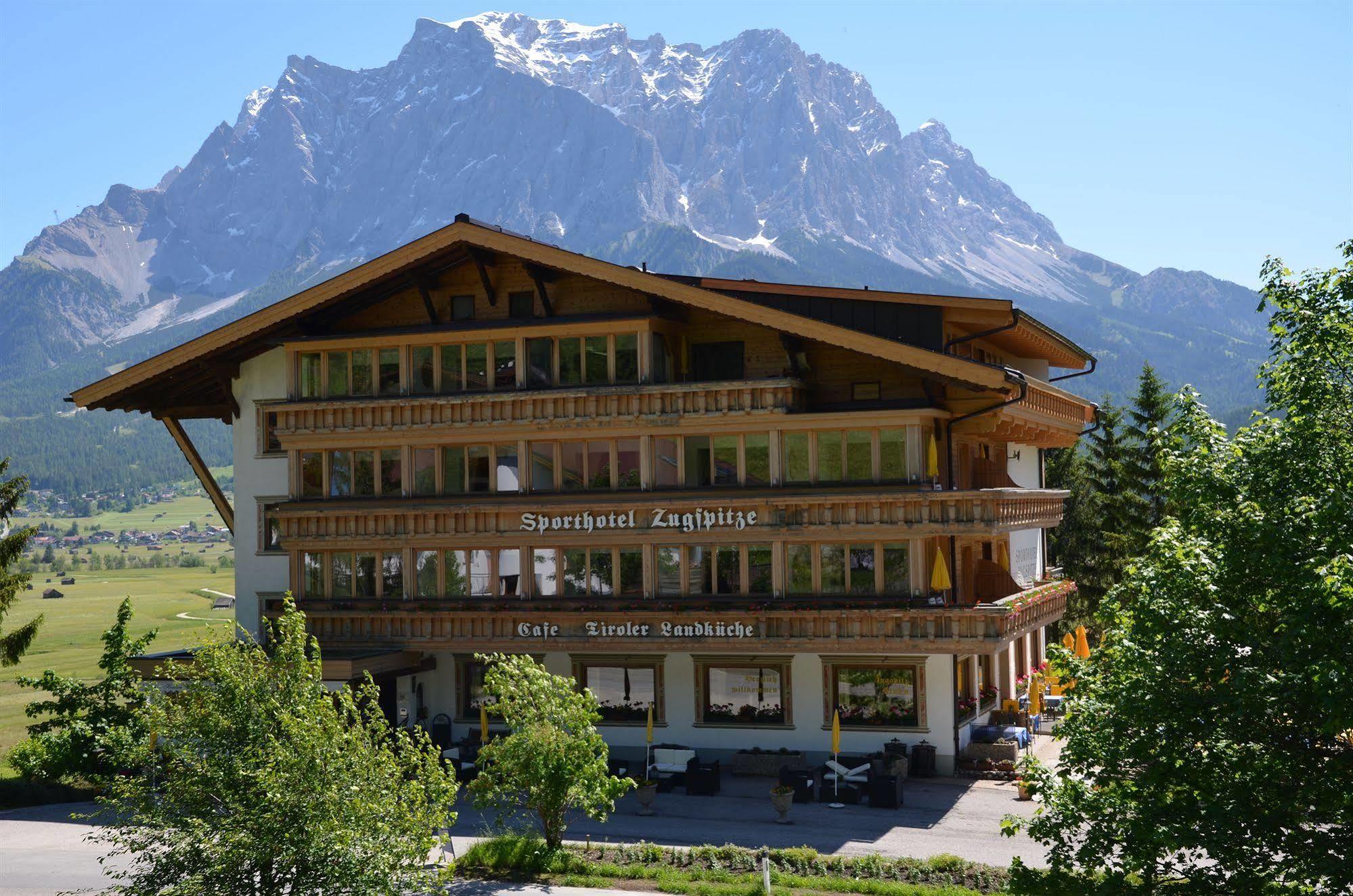 Sporthotel Zugspitze Lermoos Exterior photo
