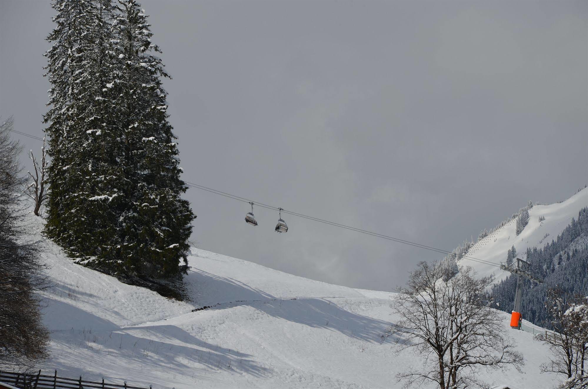 Sporthotel Zugspitze Lermoos Exterior photo