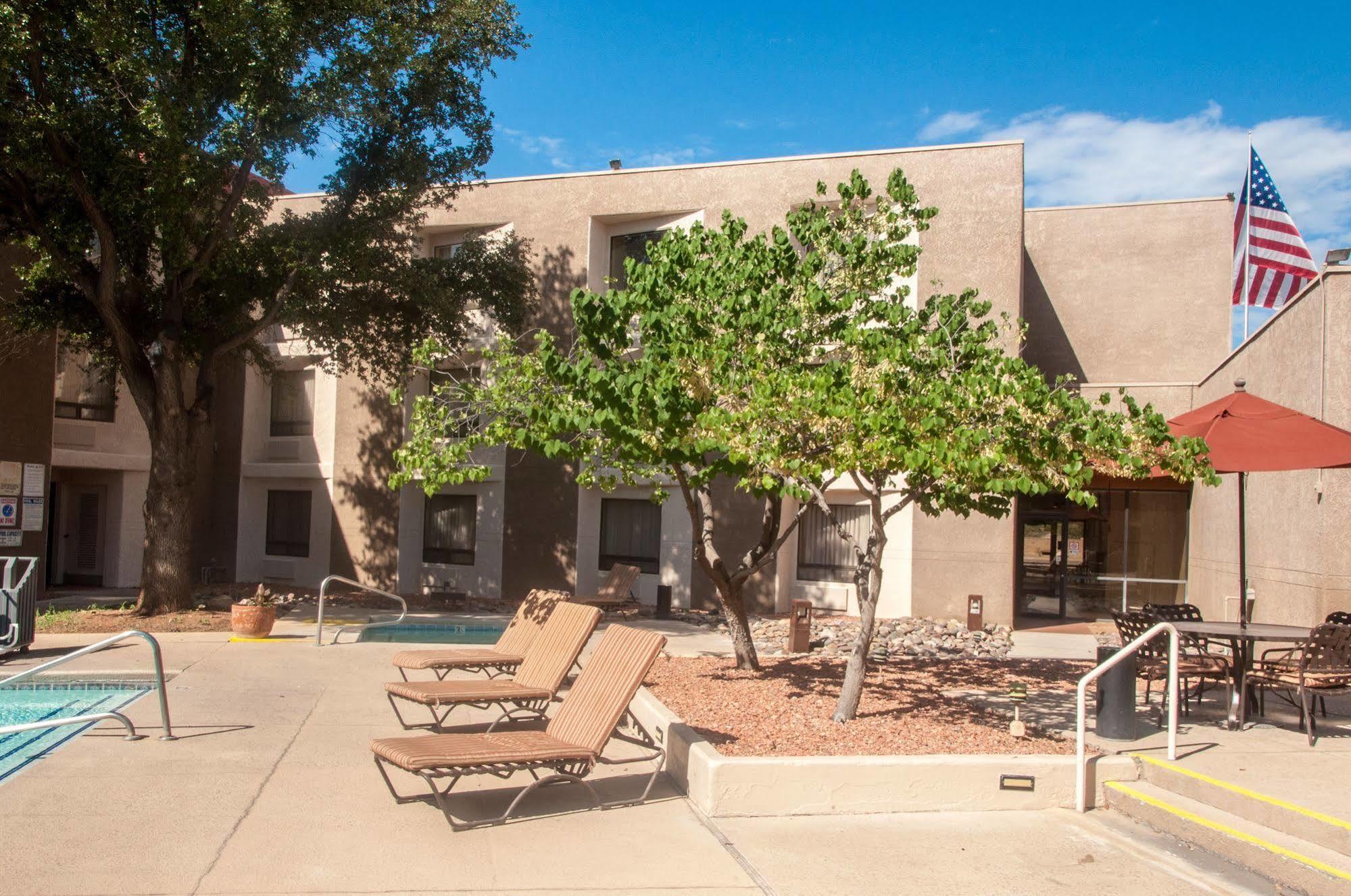 Windemere Hotel & Conference Center Sierra Vista Exterior photo