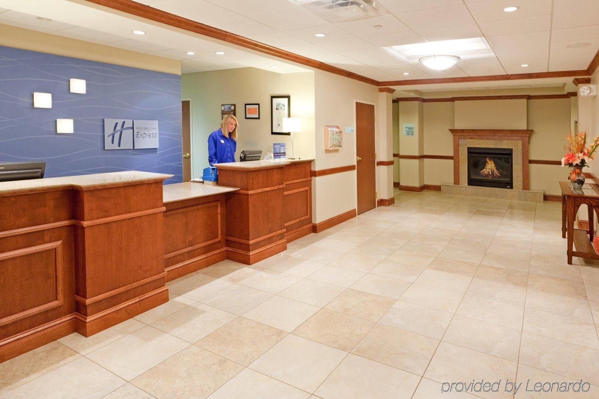 Holiday Inn Express & Suites Tilton, An Ihg Hotel Interior photo