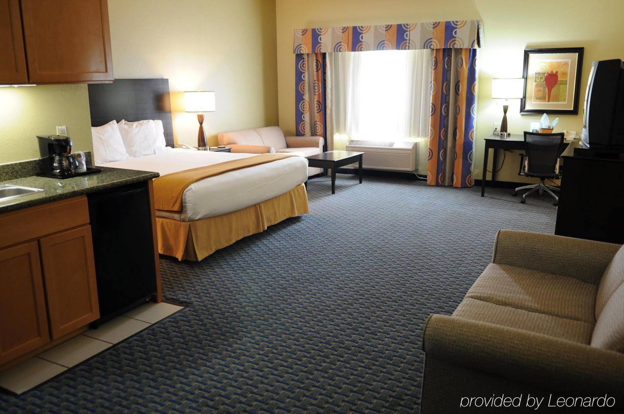 Holiday Inn Express & Suites Phoenix/Chandler Room photo