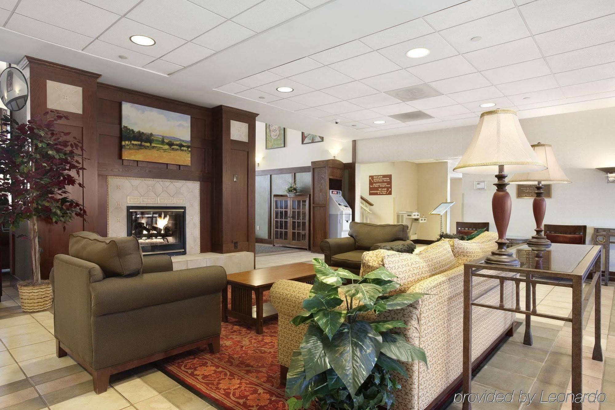 Hampton Inn & Suites Providence-Warwick Airport Interior photo