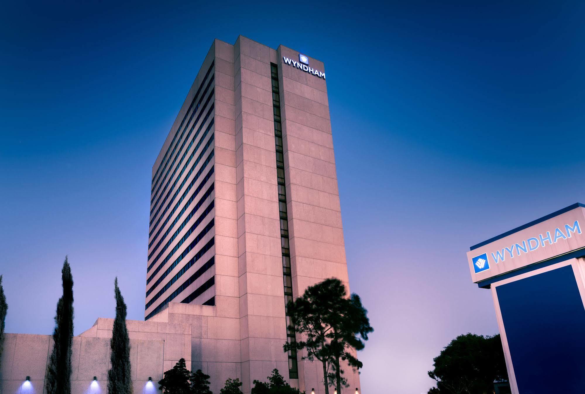 Wyndham Houston West Energy Corridor Hotel Exterior photo