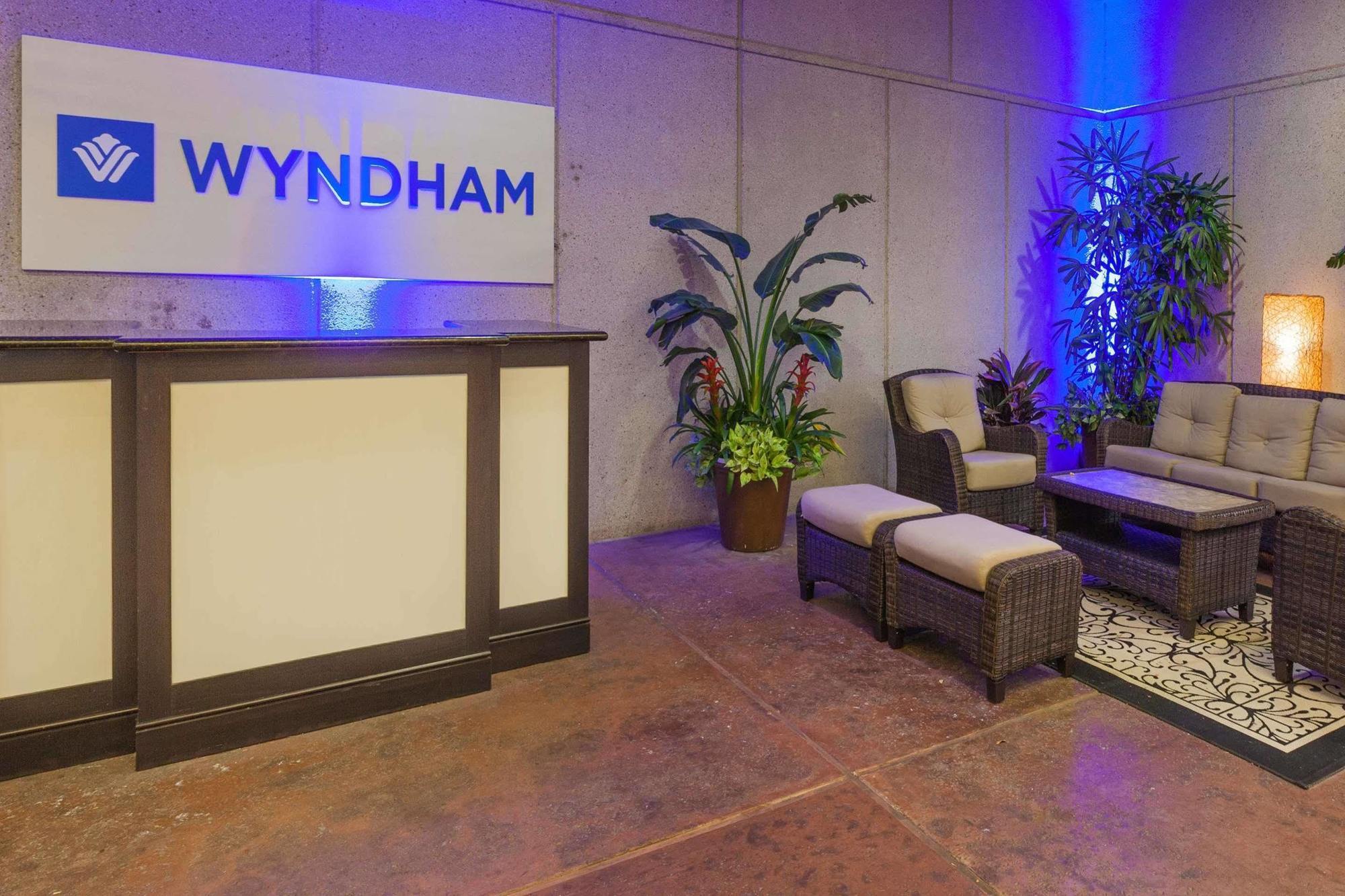 Wyndham Houston West Energy Corridor Hotel Exterior photo