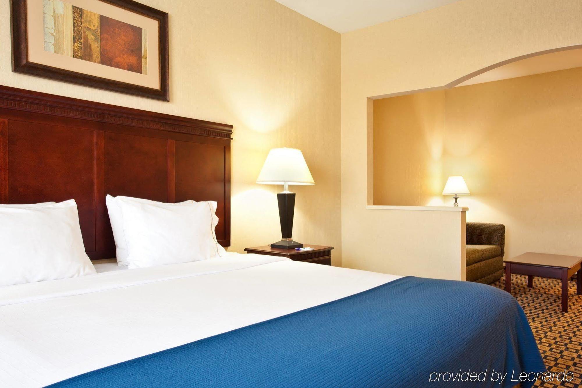 Holiday Inn Express Hotel & Suites Waukegan/Gurnee, An Ihg Hotel Room photo