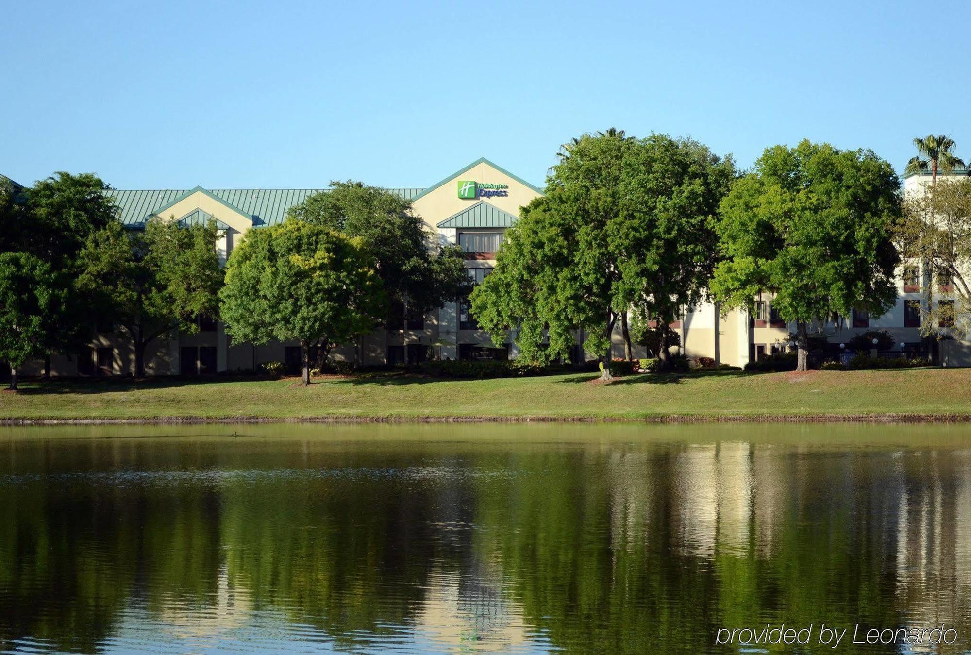 Holiday Inn Express Tampa-Brandon, An Ihg Hotel Exterior photo