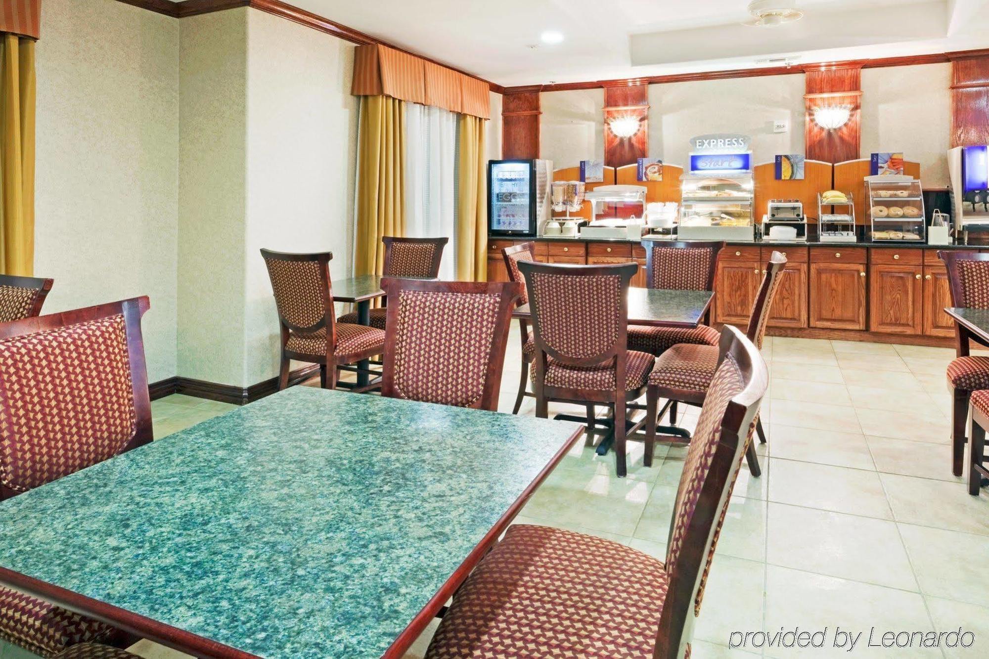 Holiday Inn Express & Suites Dallas - Duncanville, An Ihg Hotel Restaurant photo