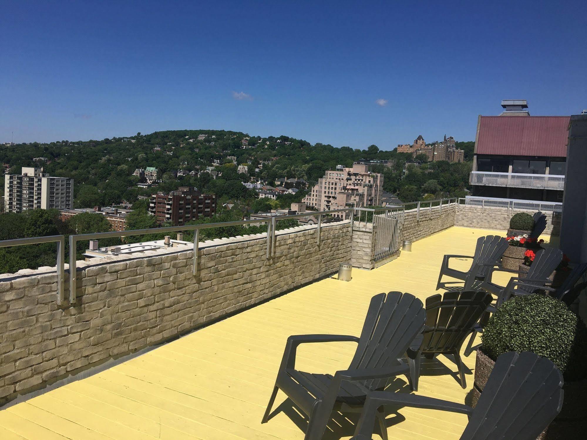 La Tour Belvedѐre Hotel Montreal Exterior photo