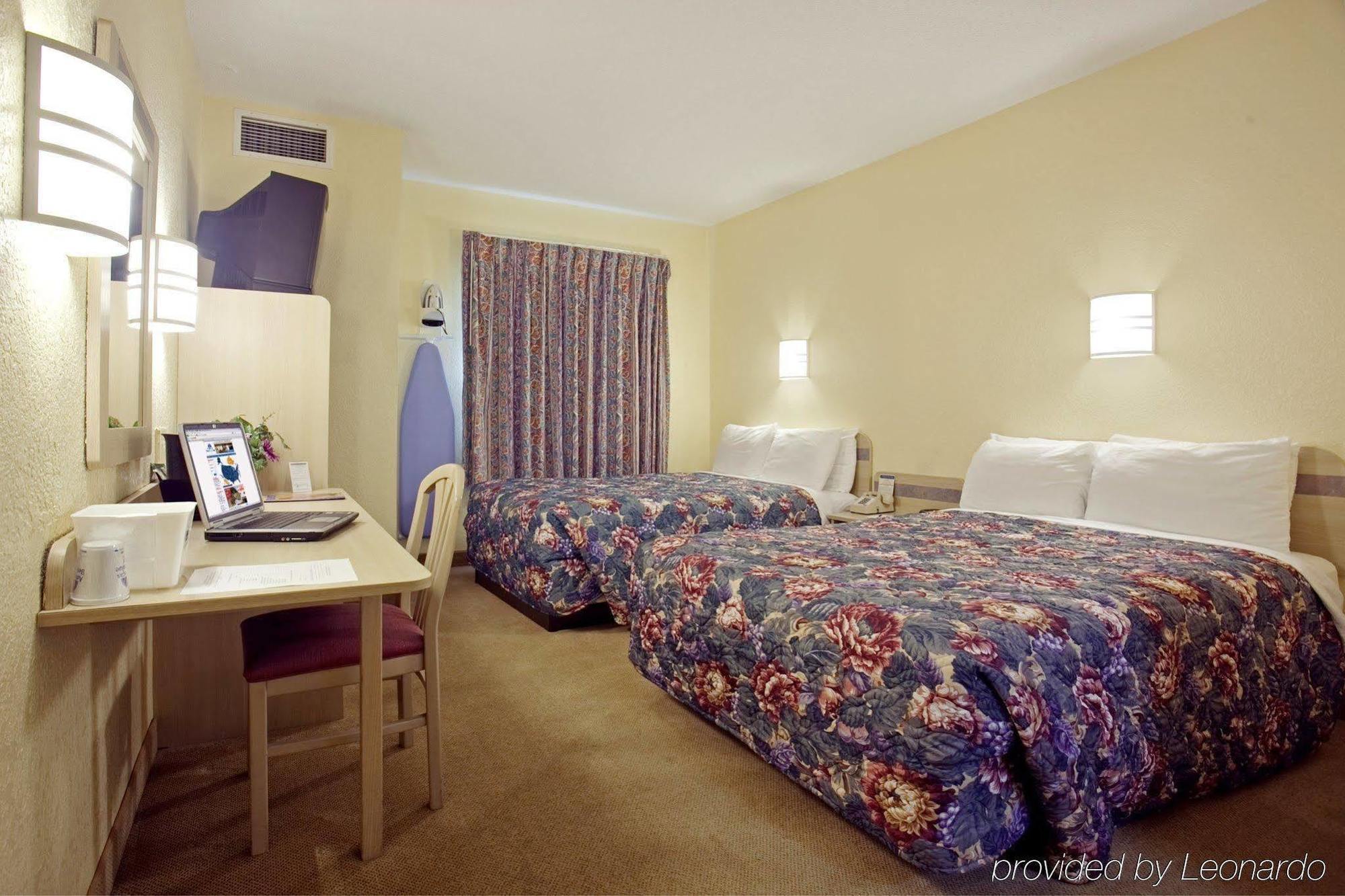 Econo Lodge Meadville Room photo