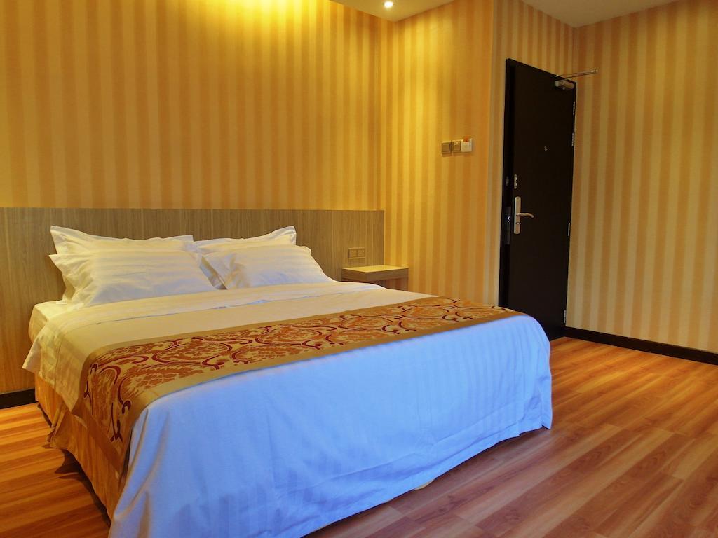 Mandarin Hotel Kota Kinabalu Room photo