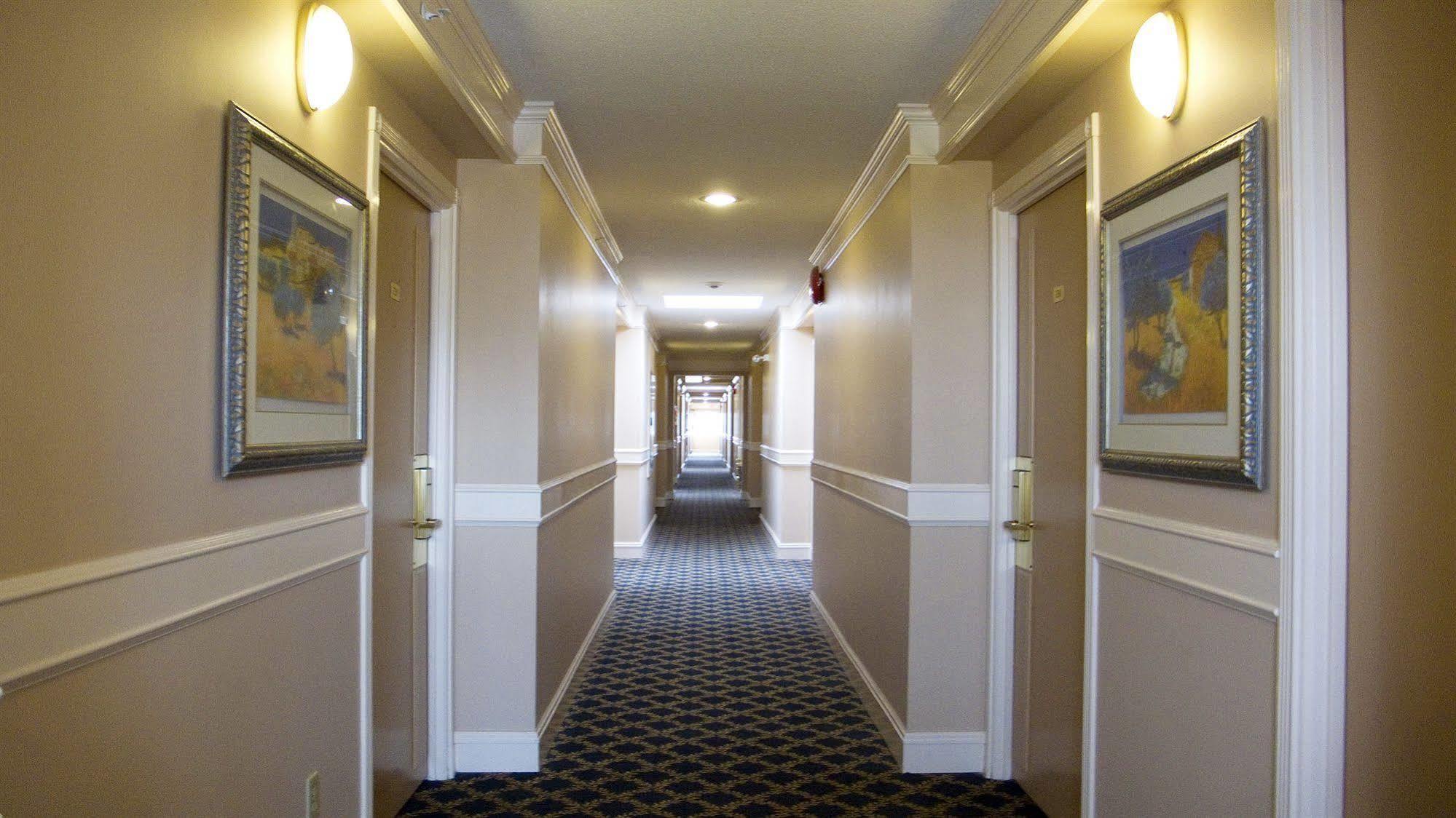Red Lion Inn And Suites Victoria Interior photo
