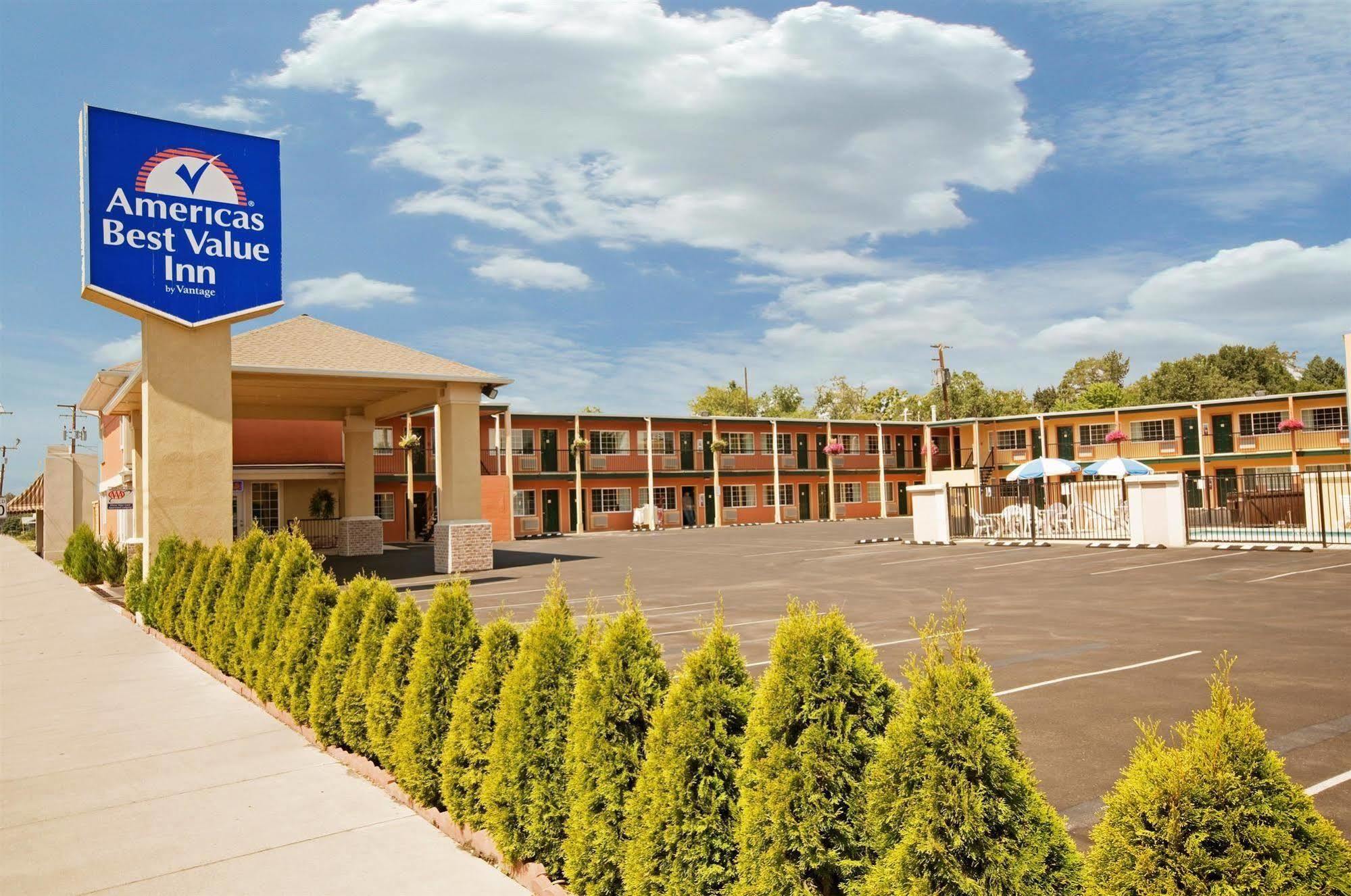 Americas Best Value Inn - Pendleton Exterior photo