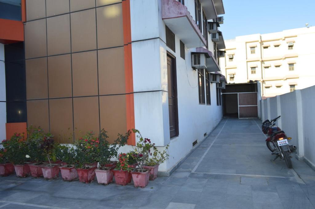 Hotel Sharma Palace Haridwar Exterior photo