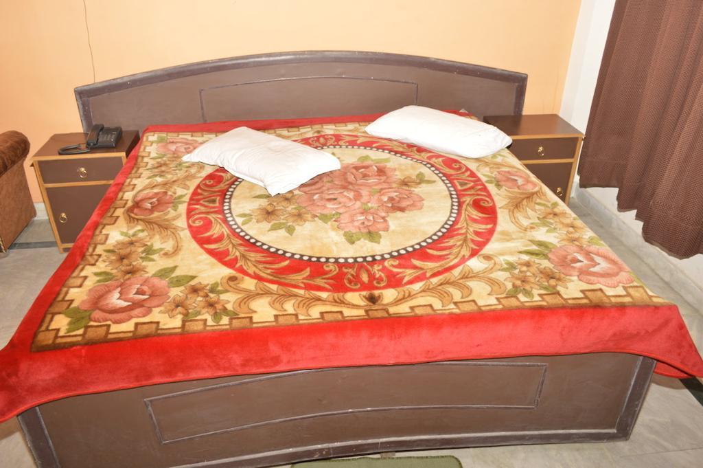 Hotel Sharma Palace Haridwar Room photo