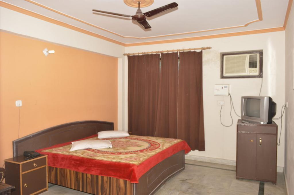 Hotel Sharma Palace Haridwar Room photo