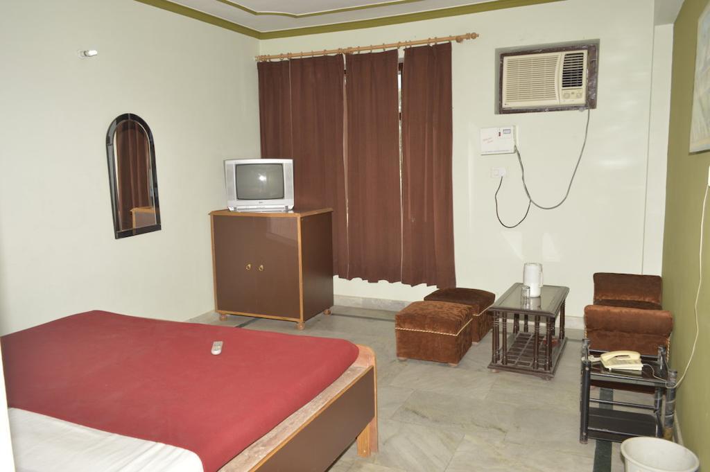 Hotel Sharma Palace Haridwar Room photo