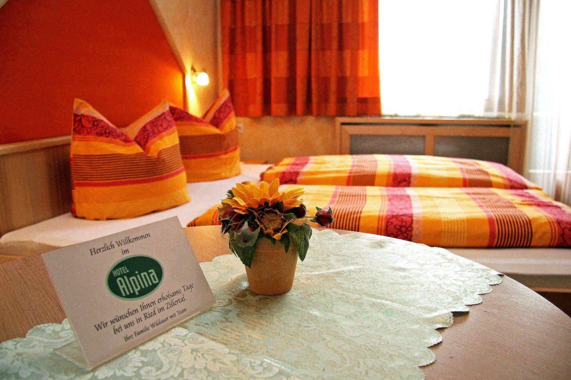 Hotel Alpina Ried im Zillertal Exterior photo