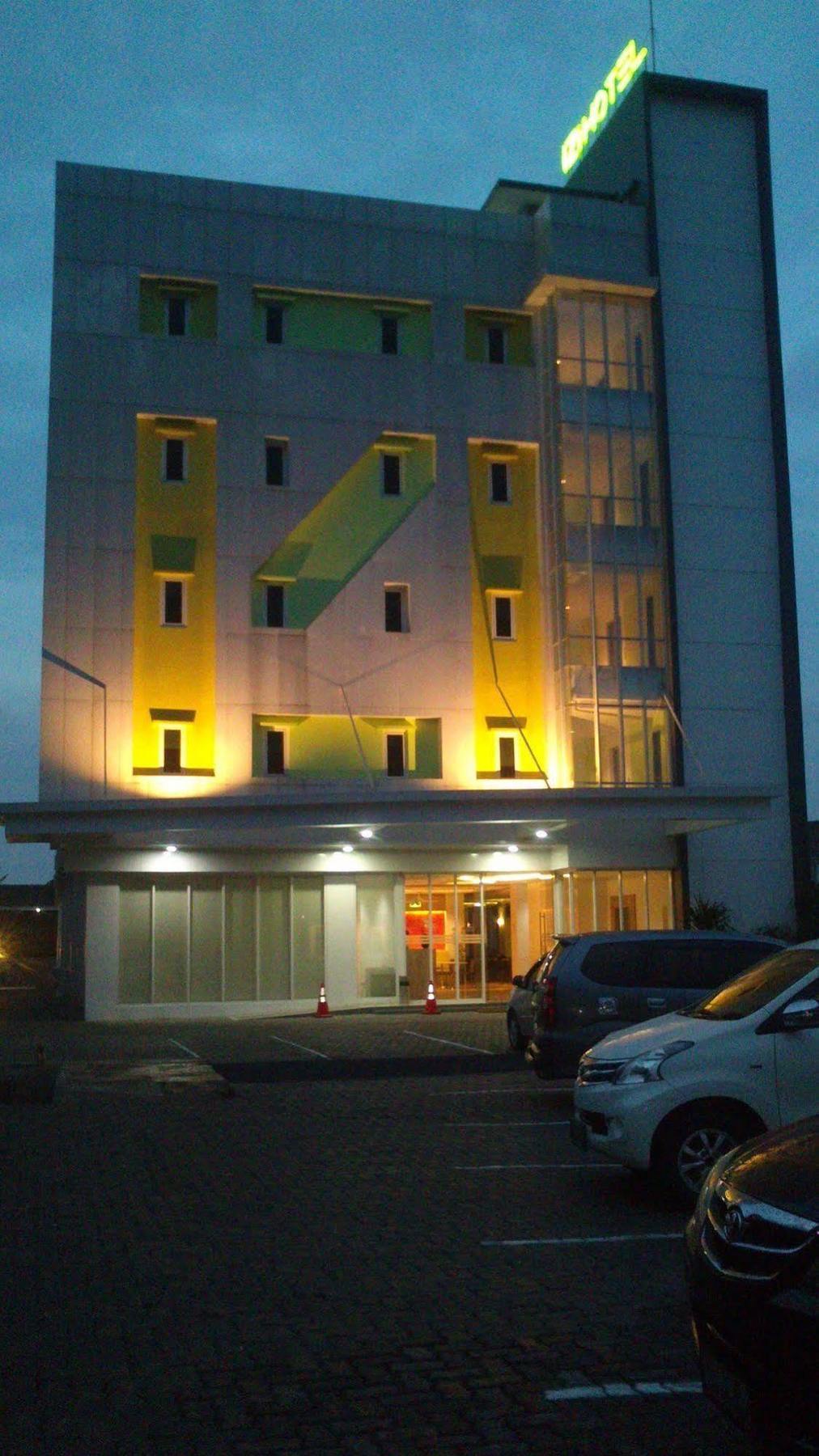 Izi Hotel Bogor Exterior photo