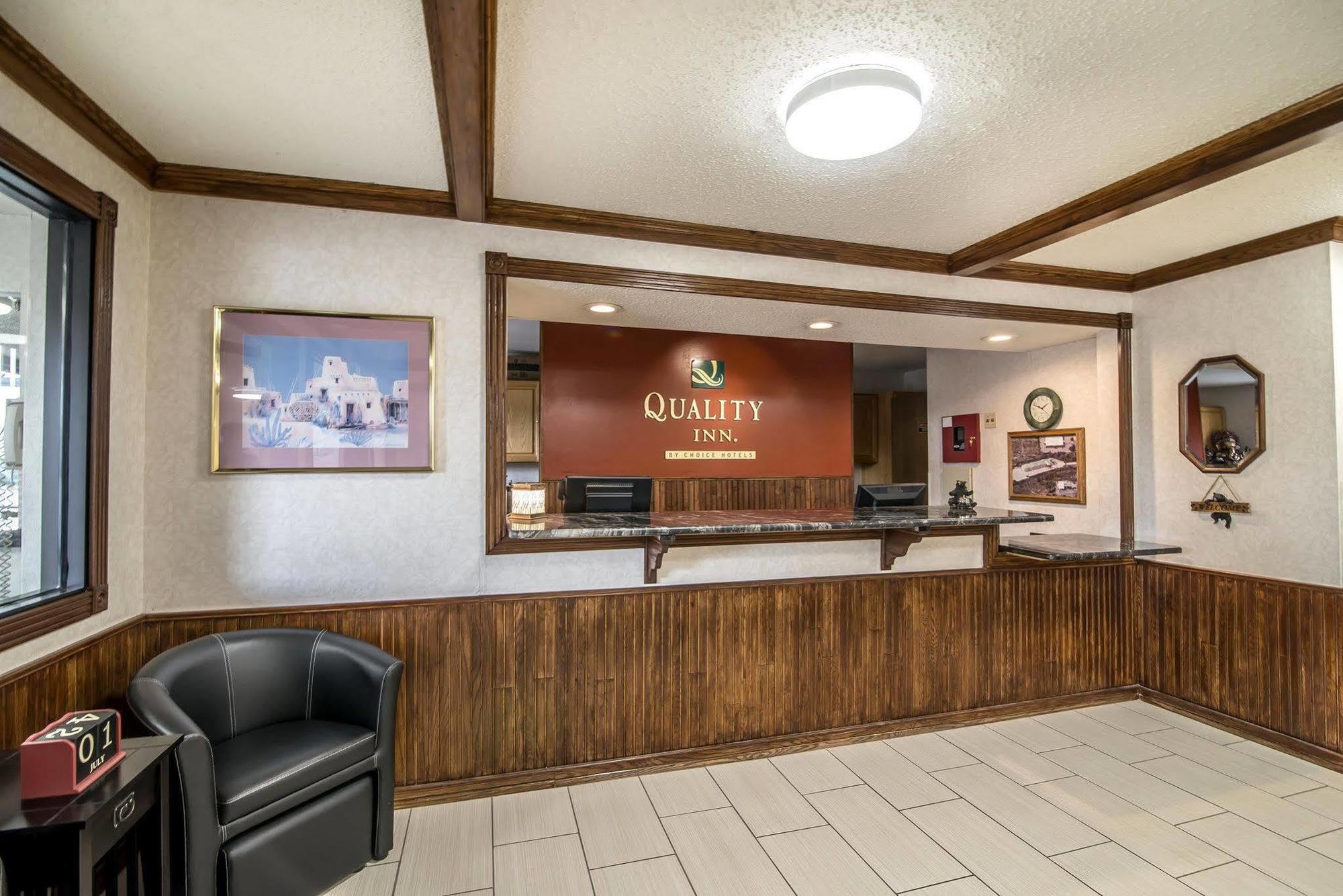 Quality Inn Raton Exterior photo
