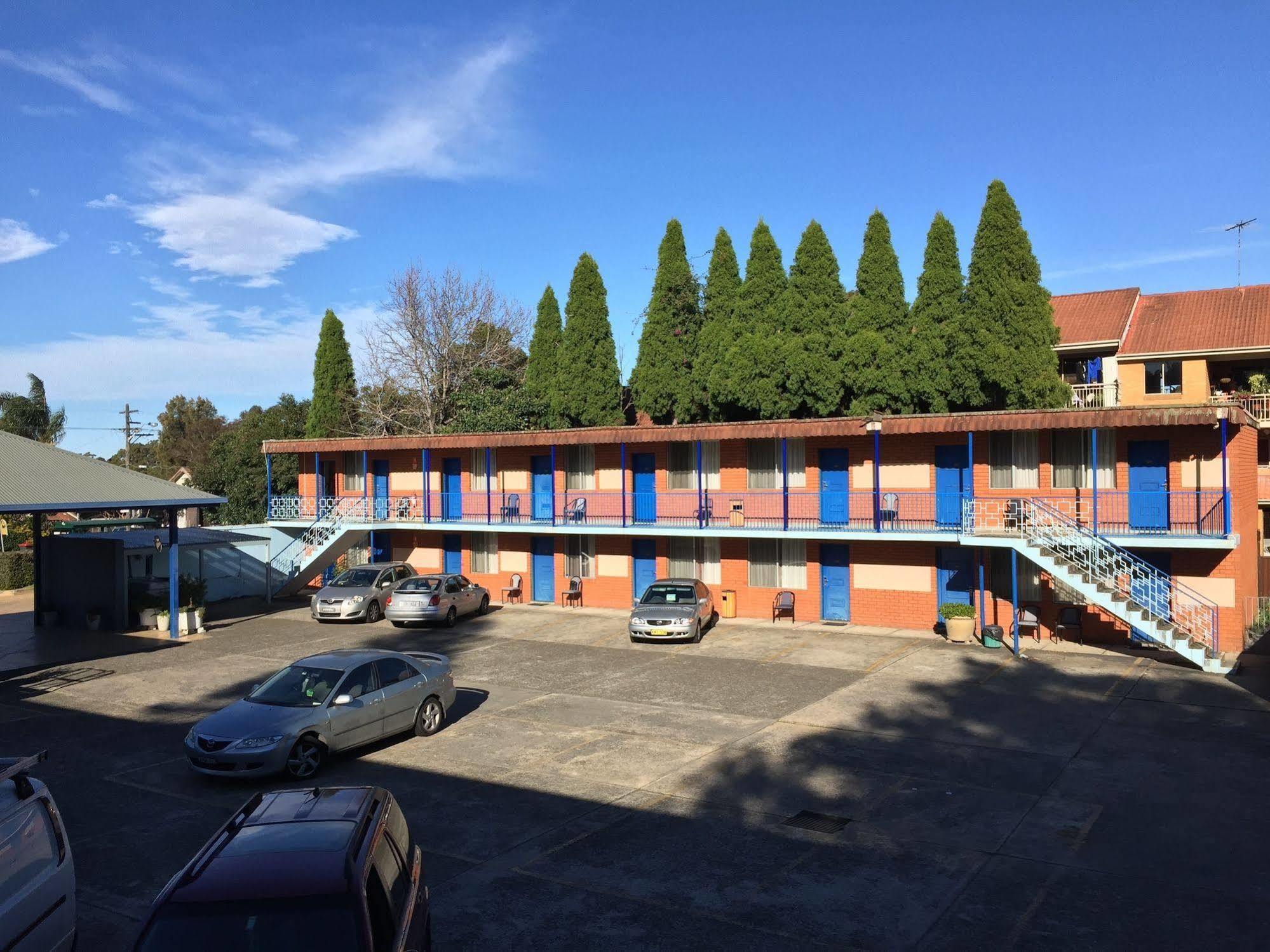 Ashfield Motor Inn Summer Hill Exterior photo