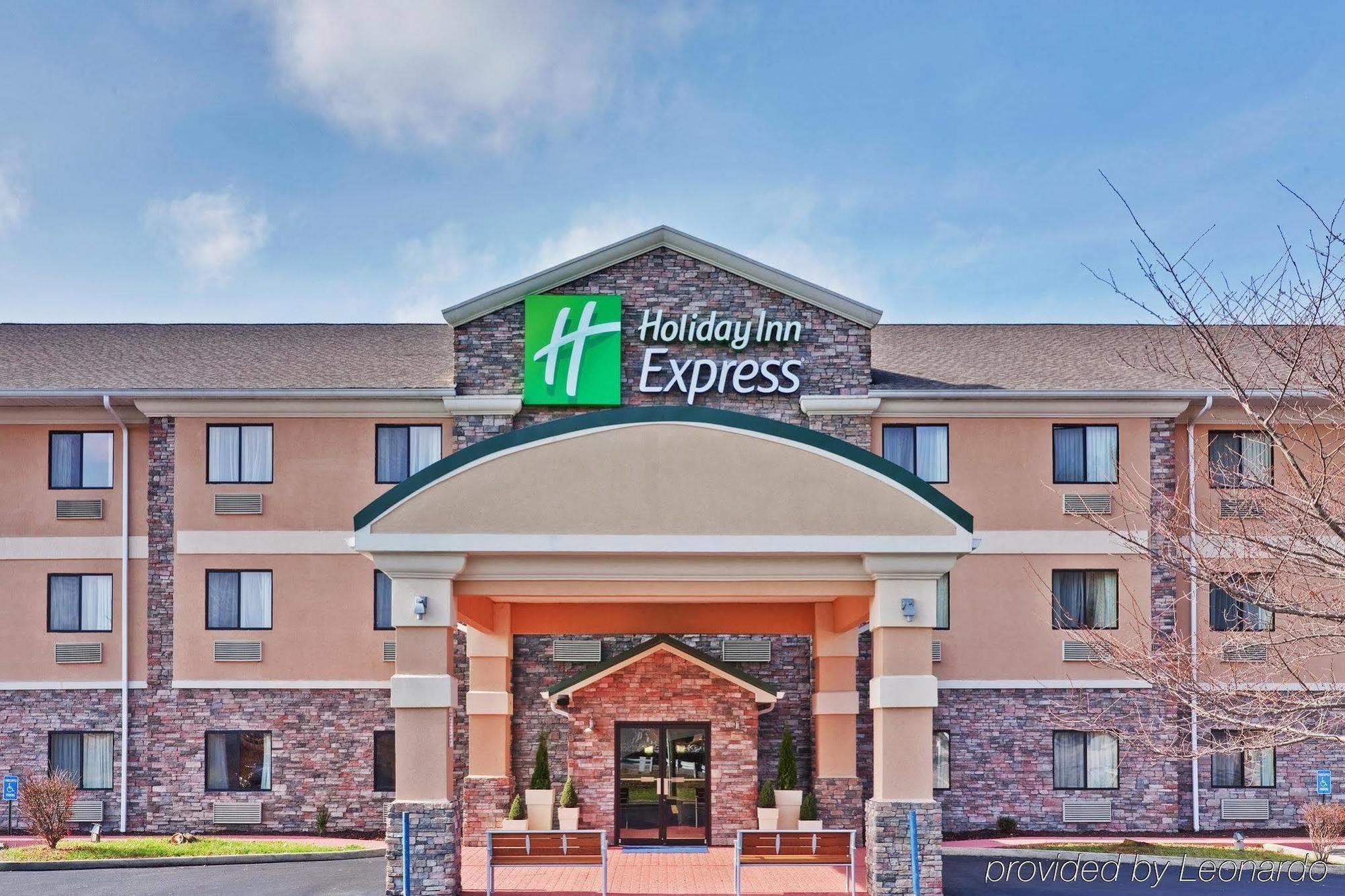 Holiday Inn Express Winfield Hurricane Exterior photo