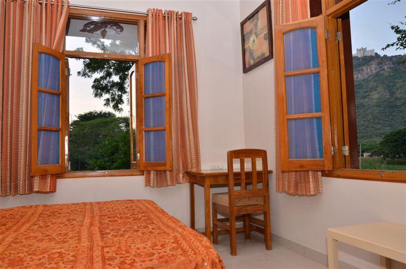 The Royale Country Retreat Bed & Breakfast Udaipur Exterior photo