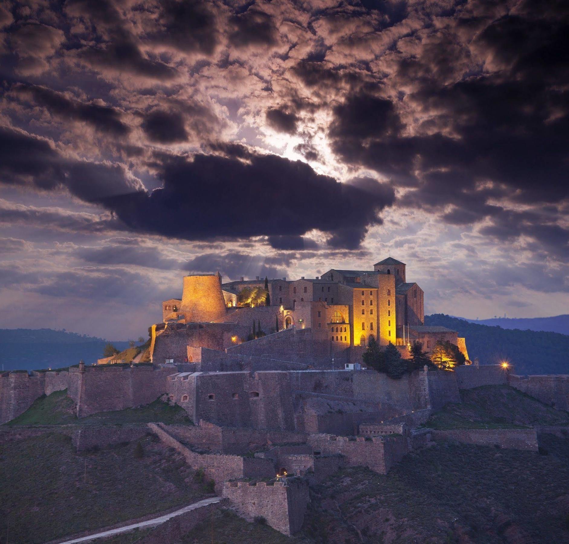 Parador De Cardona Exterior photo