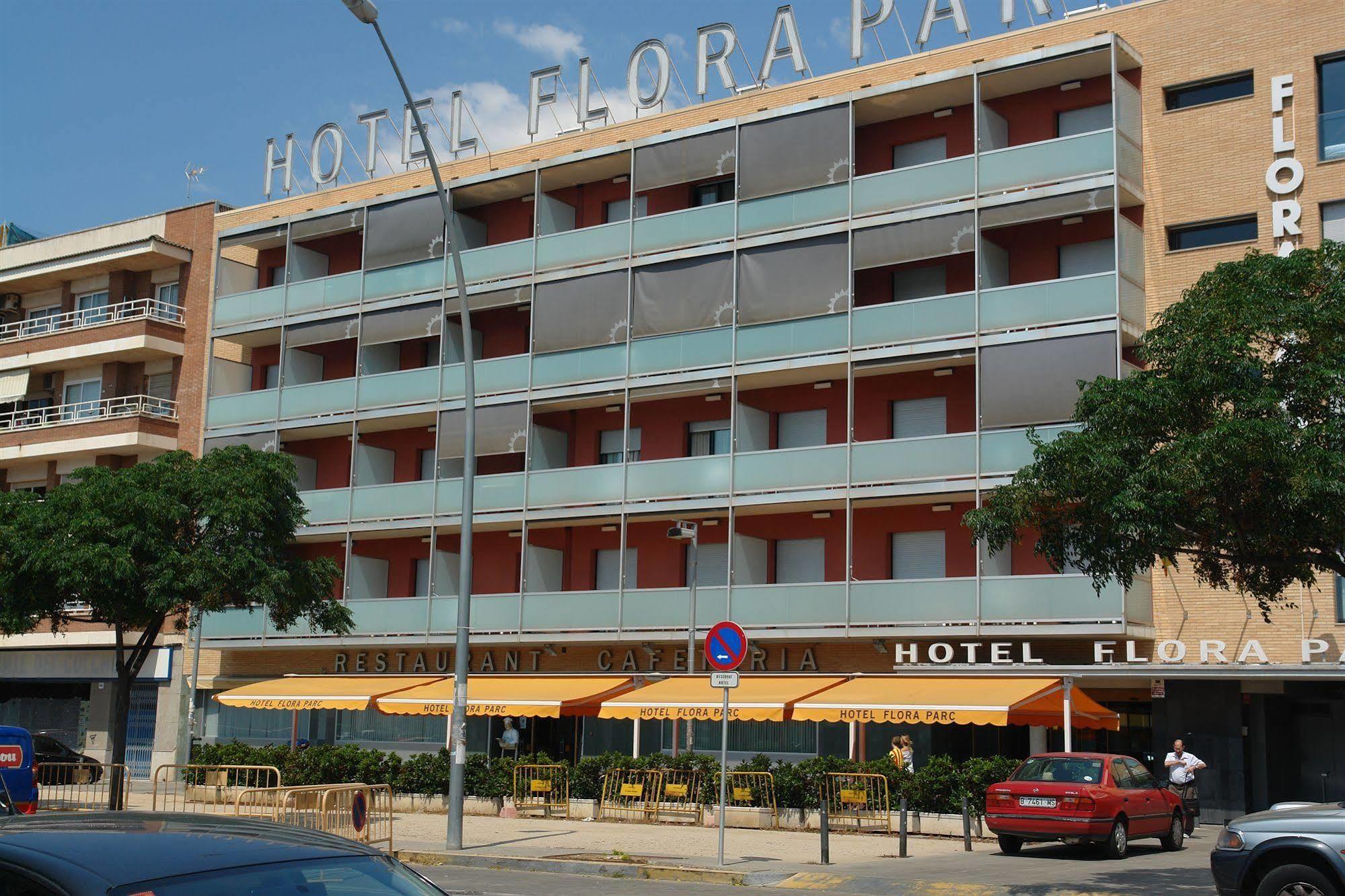 Hotel Flora Parc Castelldefels Exterior photo