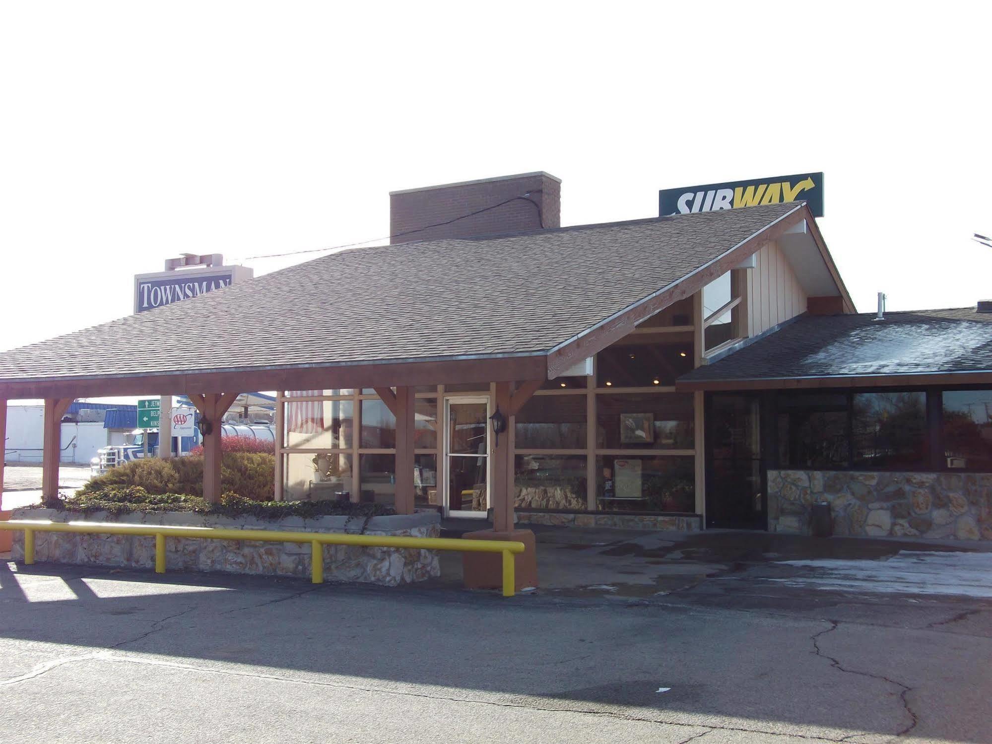 Townsman Inn Larned Exterior photo