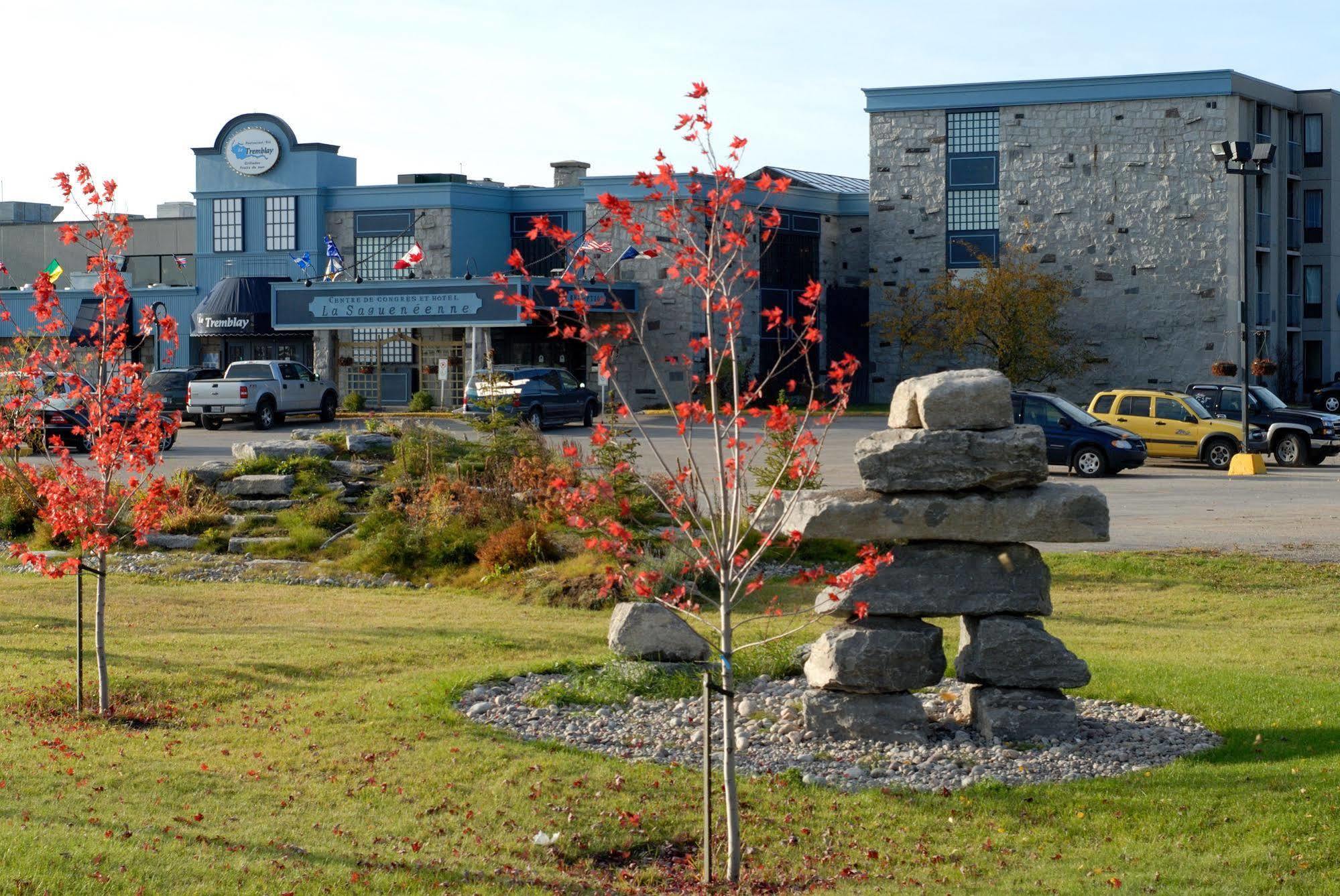 La Sagueneenne - Hotel Et Centre De Congres Saguenay Exterior photo