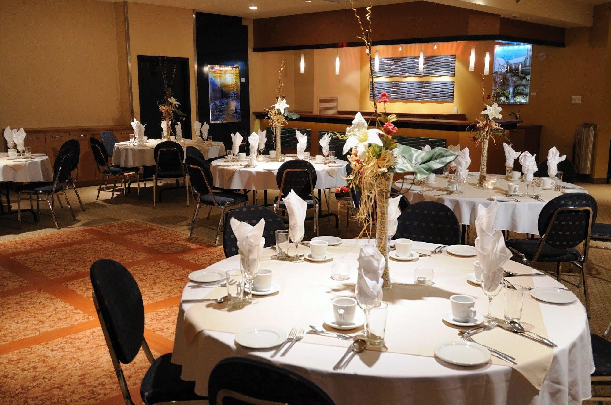 La Sagueneenne - Hotel Et Centre De Congres Saguenay Restaurant photo