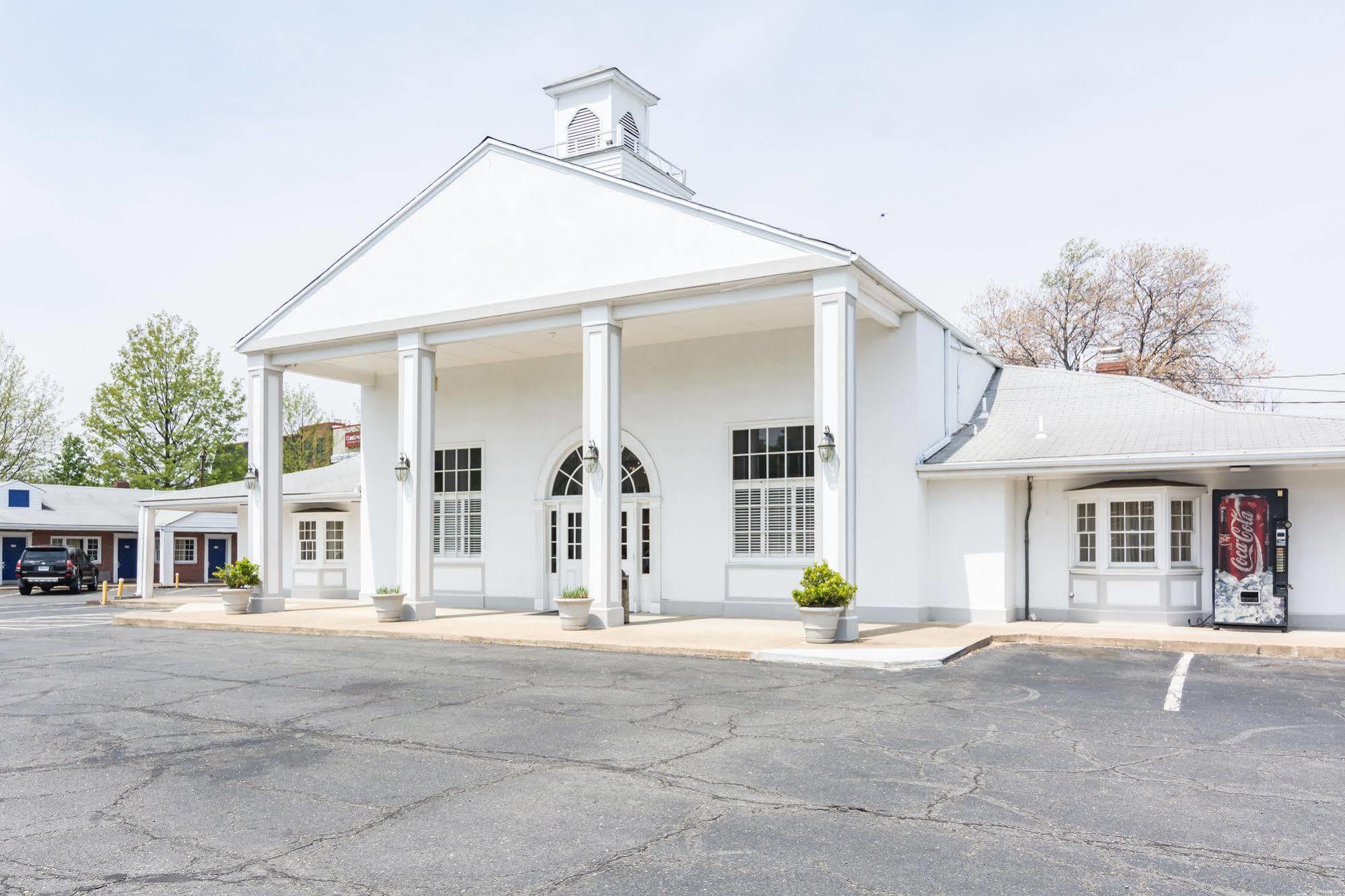 Rodeway Inn Fairfax Exterior photo