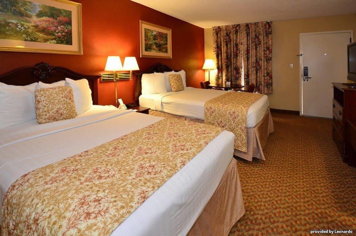 Surestay Plus Hotel By Best Western Southern Pines Pinehurst Room photo