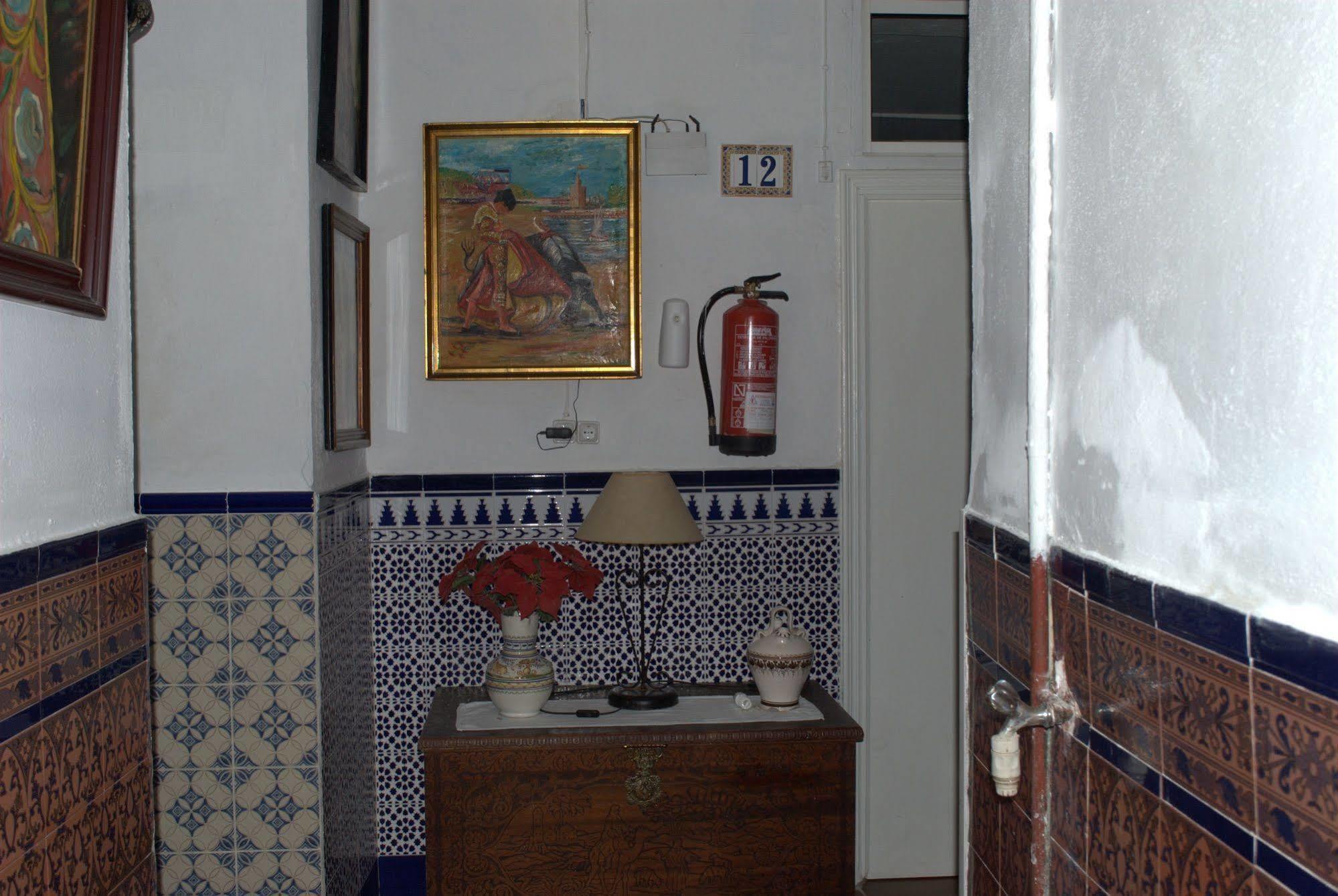 Pension Santa Maria La Blanca Seville Exterior photo