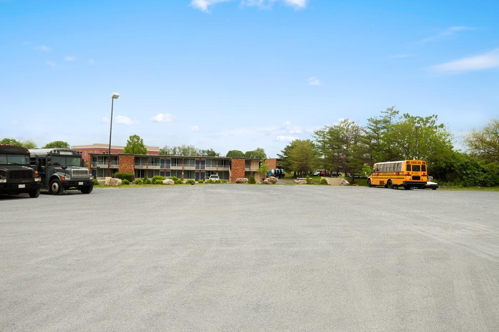 Days Inn Of Frederick By Wyndham Exterior photo