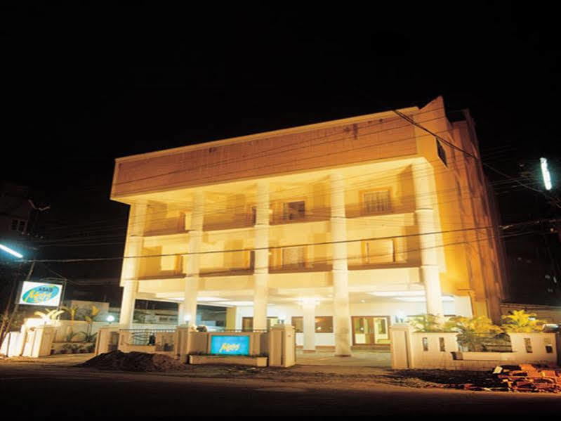 Abad Metro Hotel Kochi Exterior photo