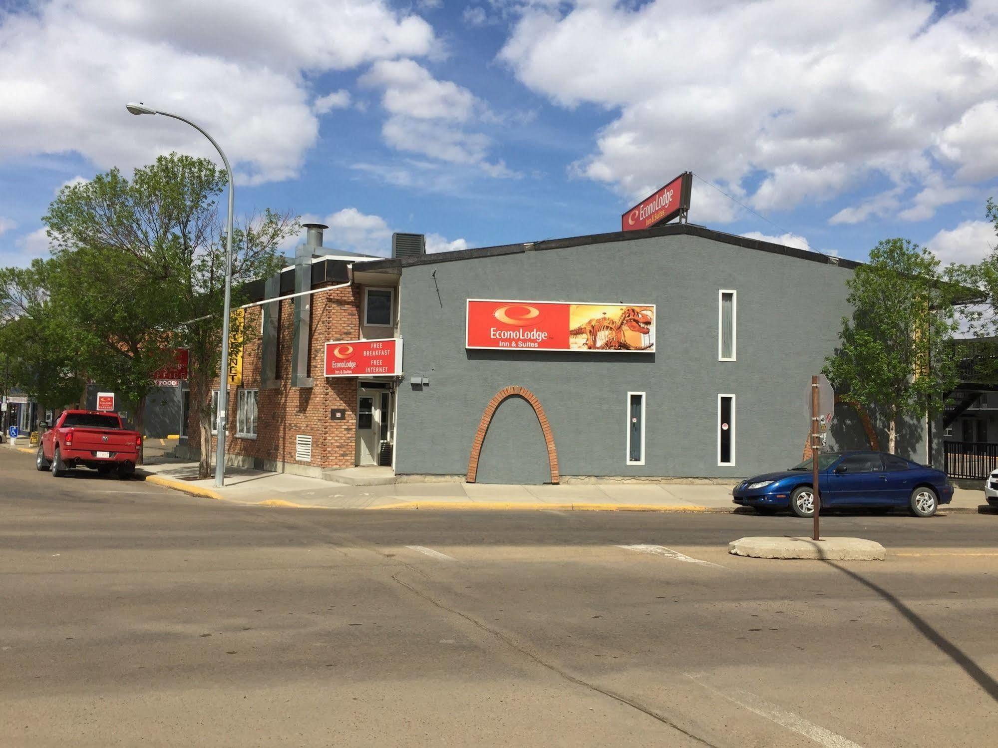 Econo Lodge Inn & Suites Drumheller Exterior photo