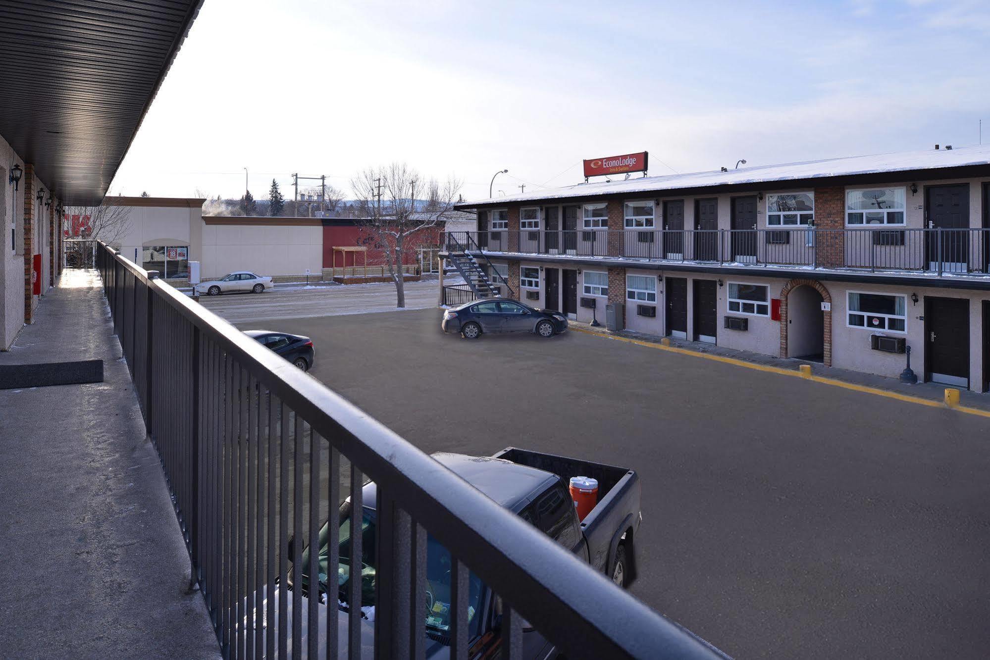 Econo Lodge Inn & Suites Drumheller Exterior photo