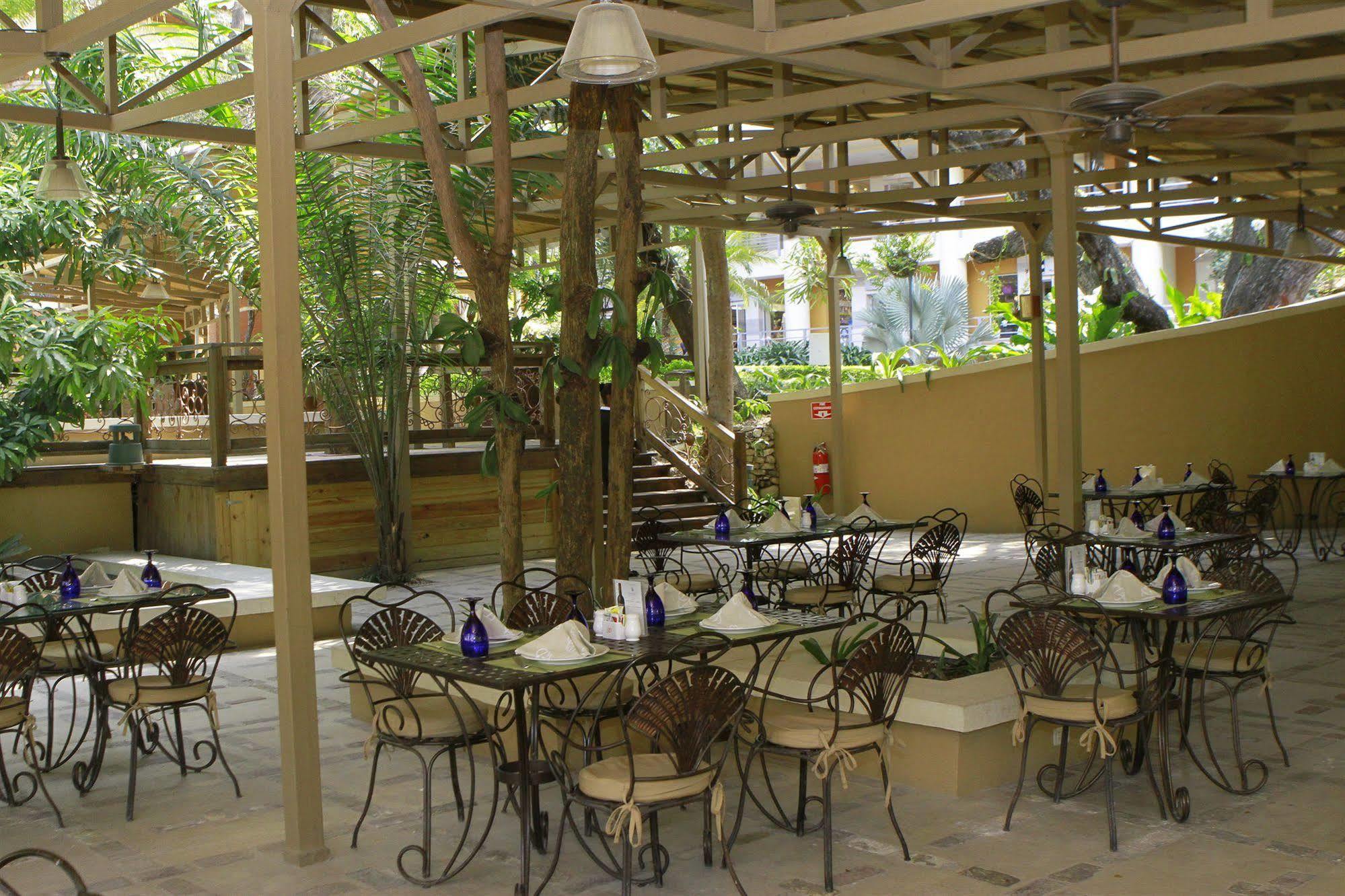 Hotel Royal Oasis (Adults Only) Port-au-Prince Exterior photo