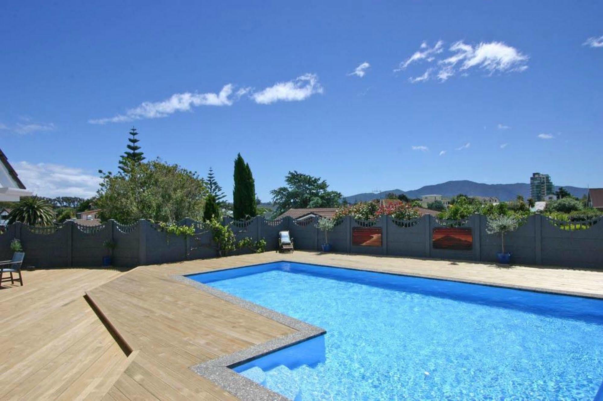 Tudor Manor Bed & Breakfast Paraparaumu Exterior photo