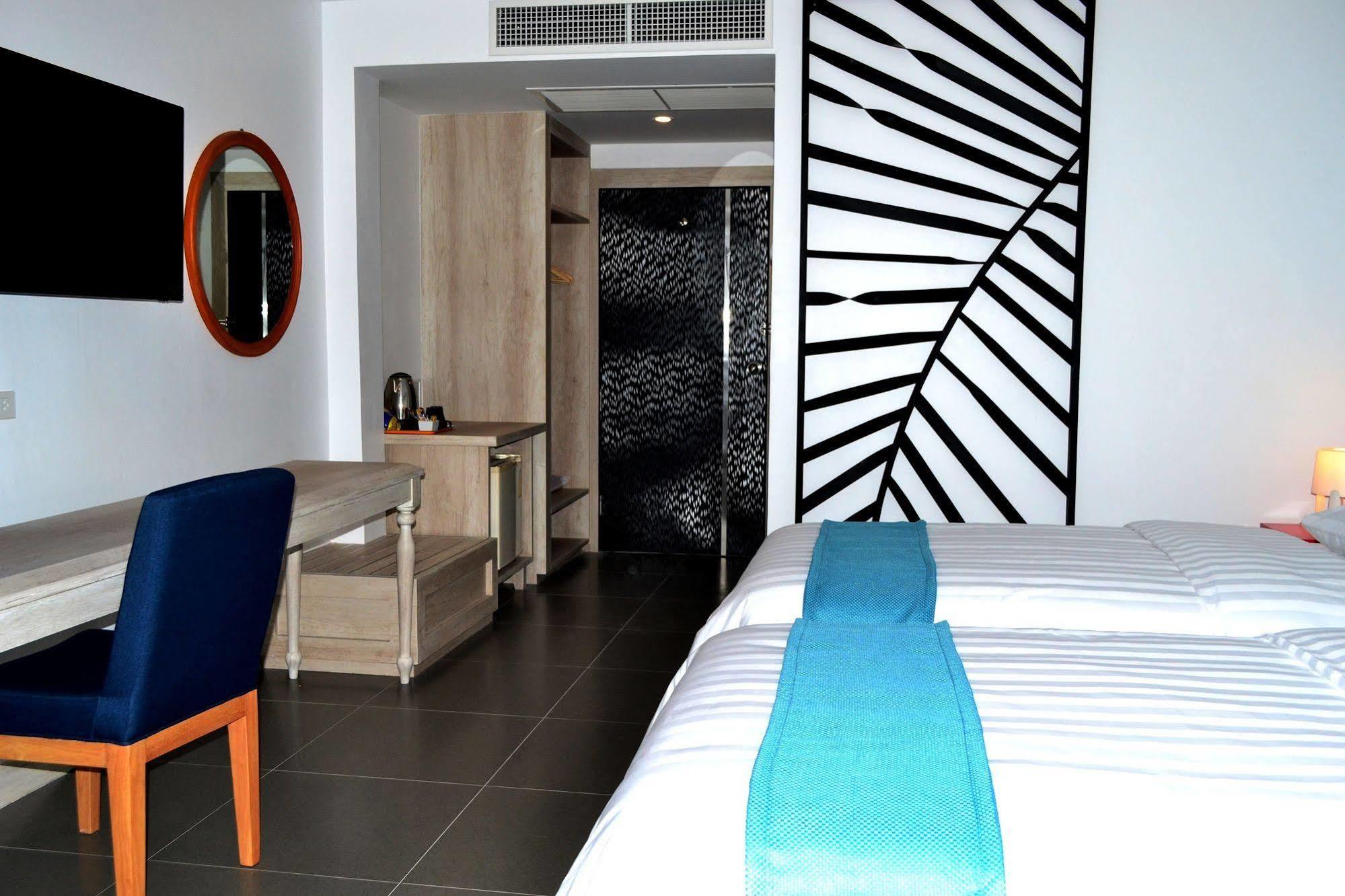 Flipper Lodge Hotel - Sha Extra Plus Pattaya Exterior photo
