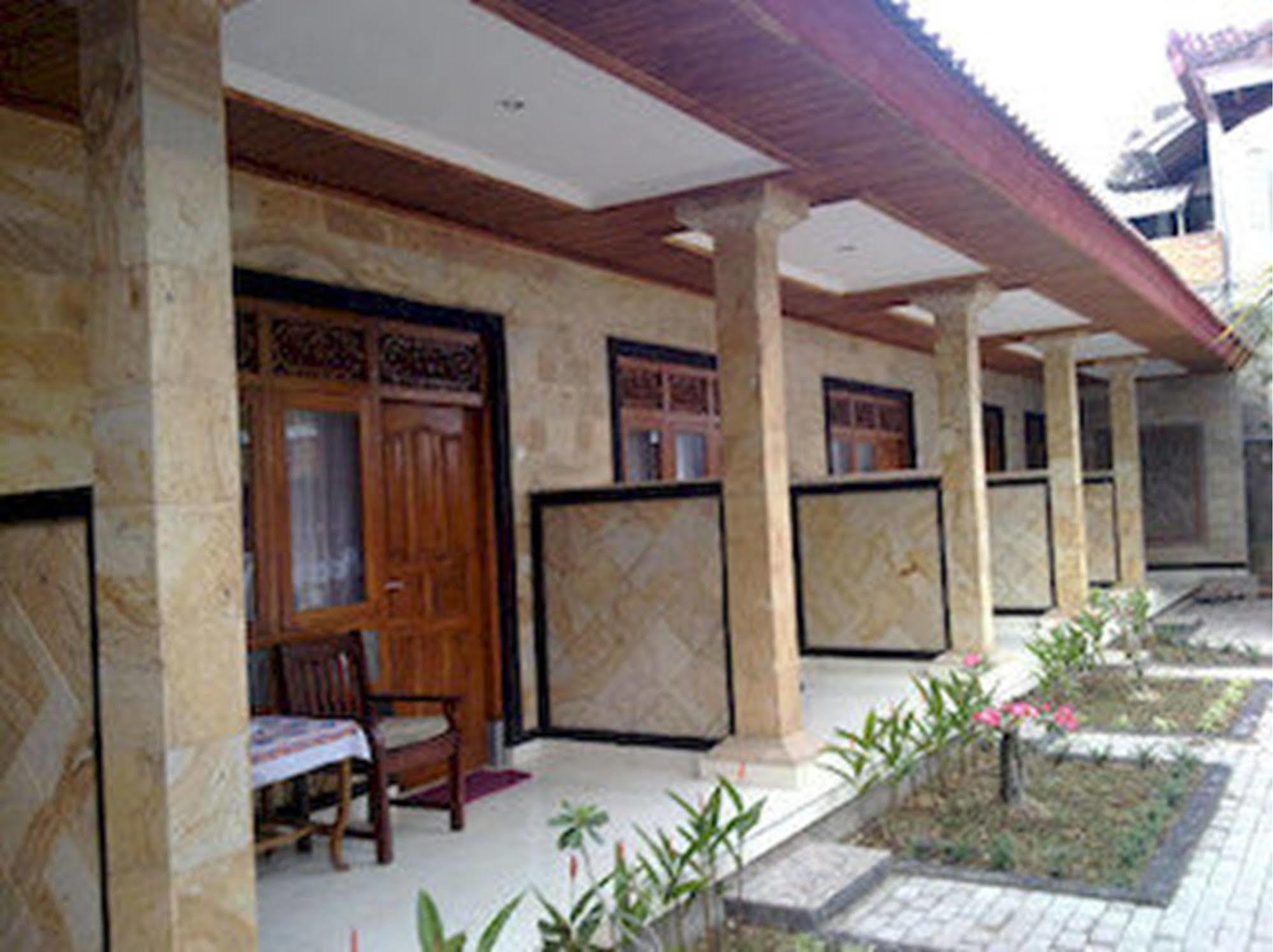 Mahendra Beach Inn Kuta  Exterior photo