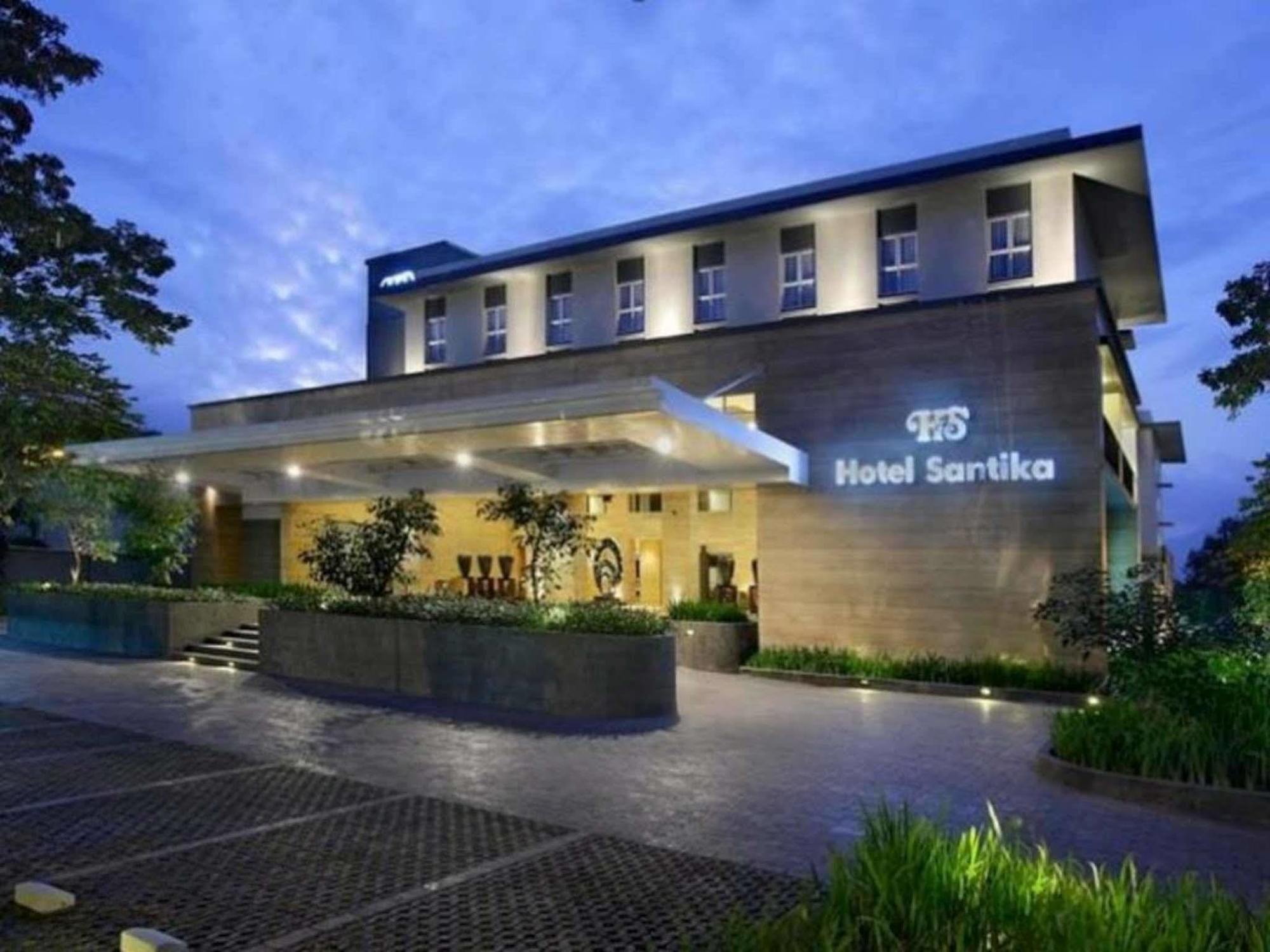 Hotel Santika Mataram Exterior photo
