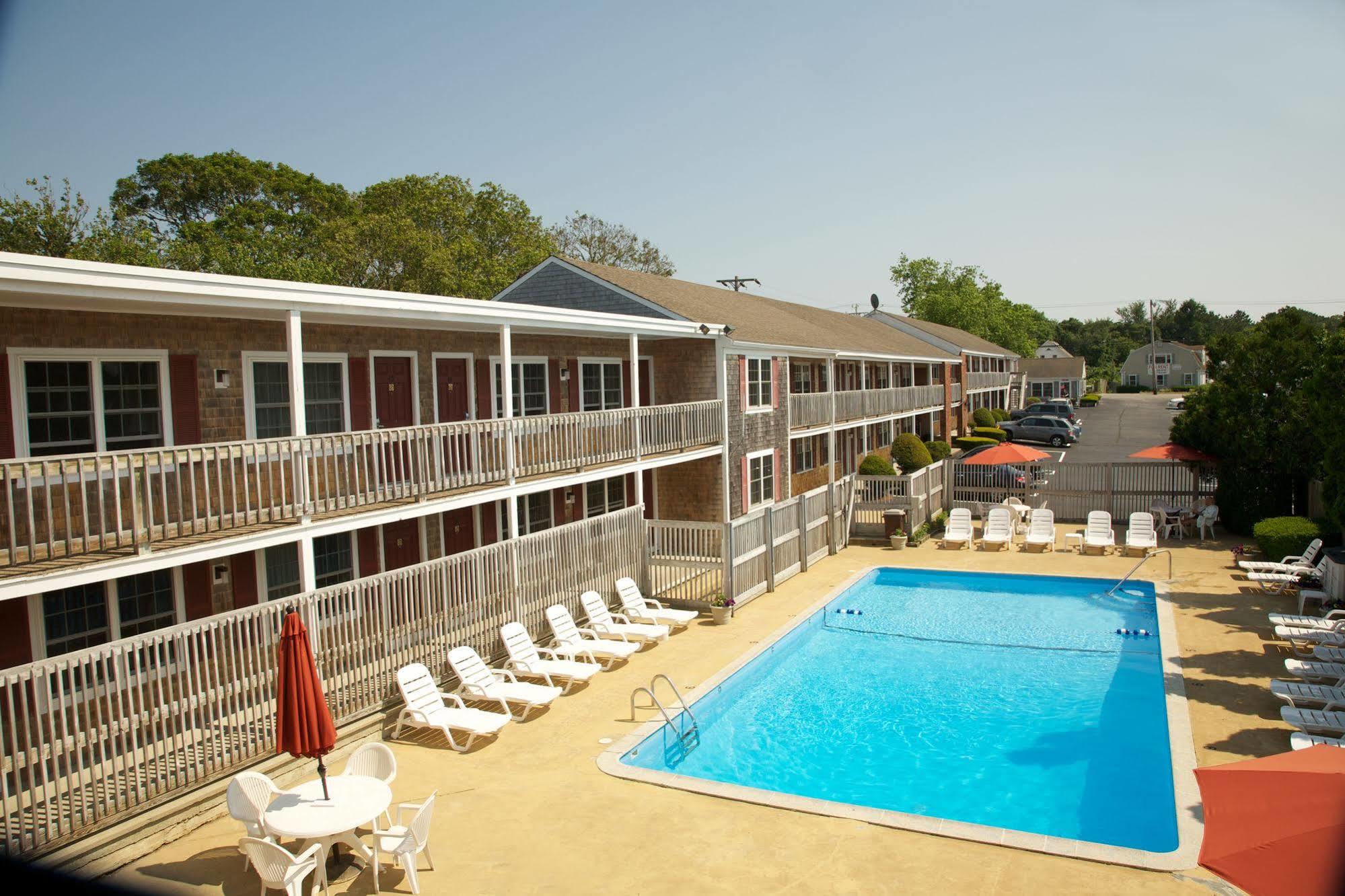 Holiday Hill Inn & Suites Dennisport Exterior photo