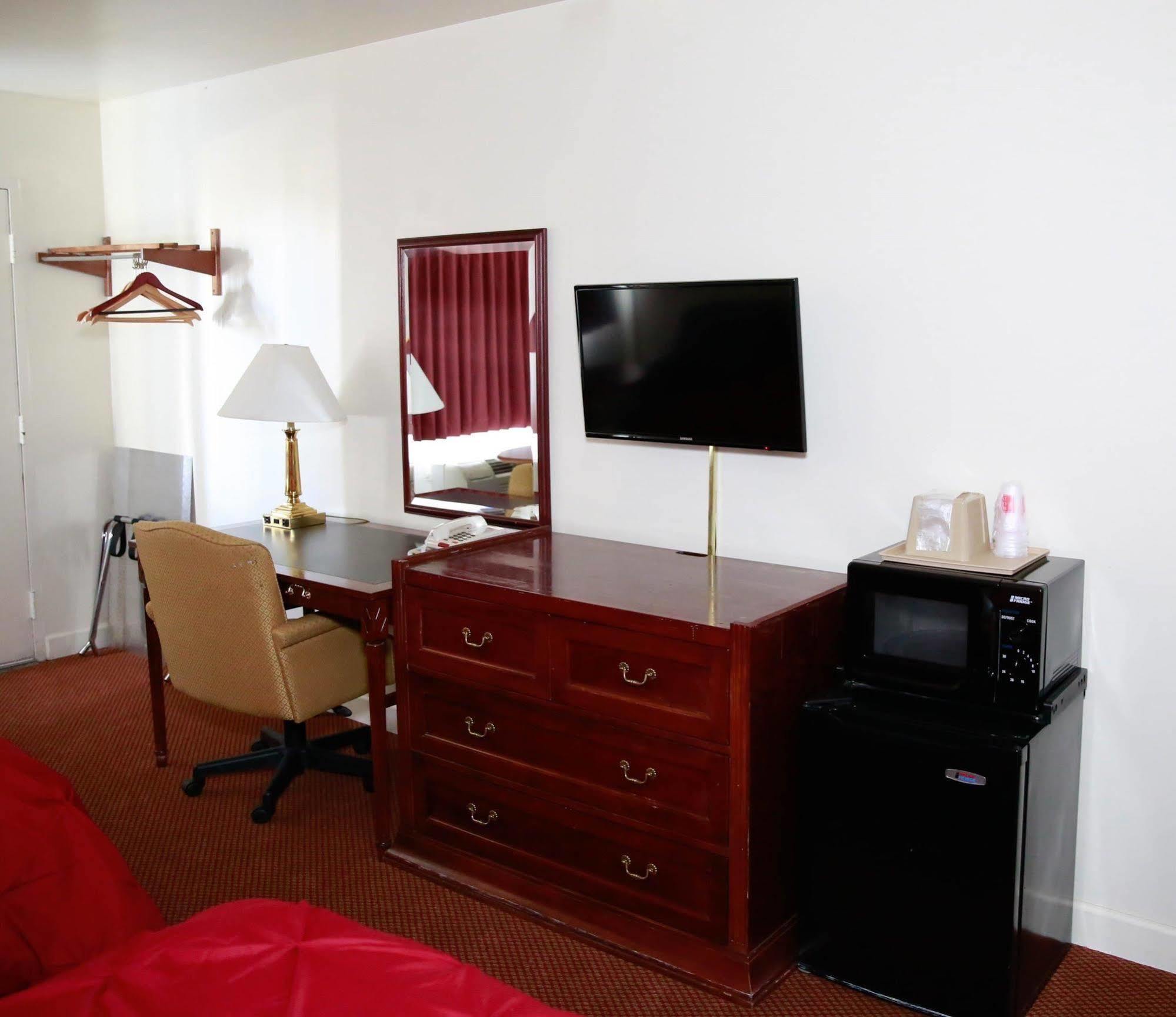 Red Carpet Inn & Suites Culpeper Exterior photo