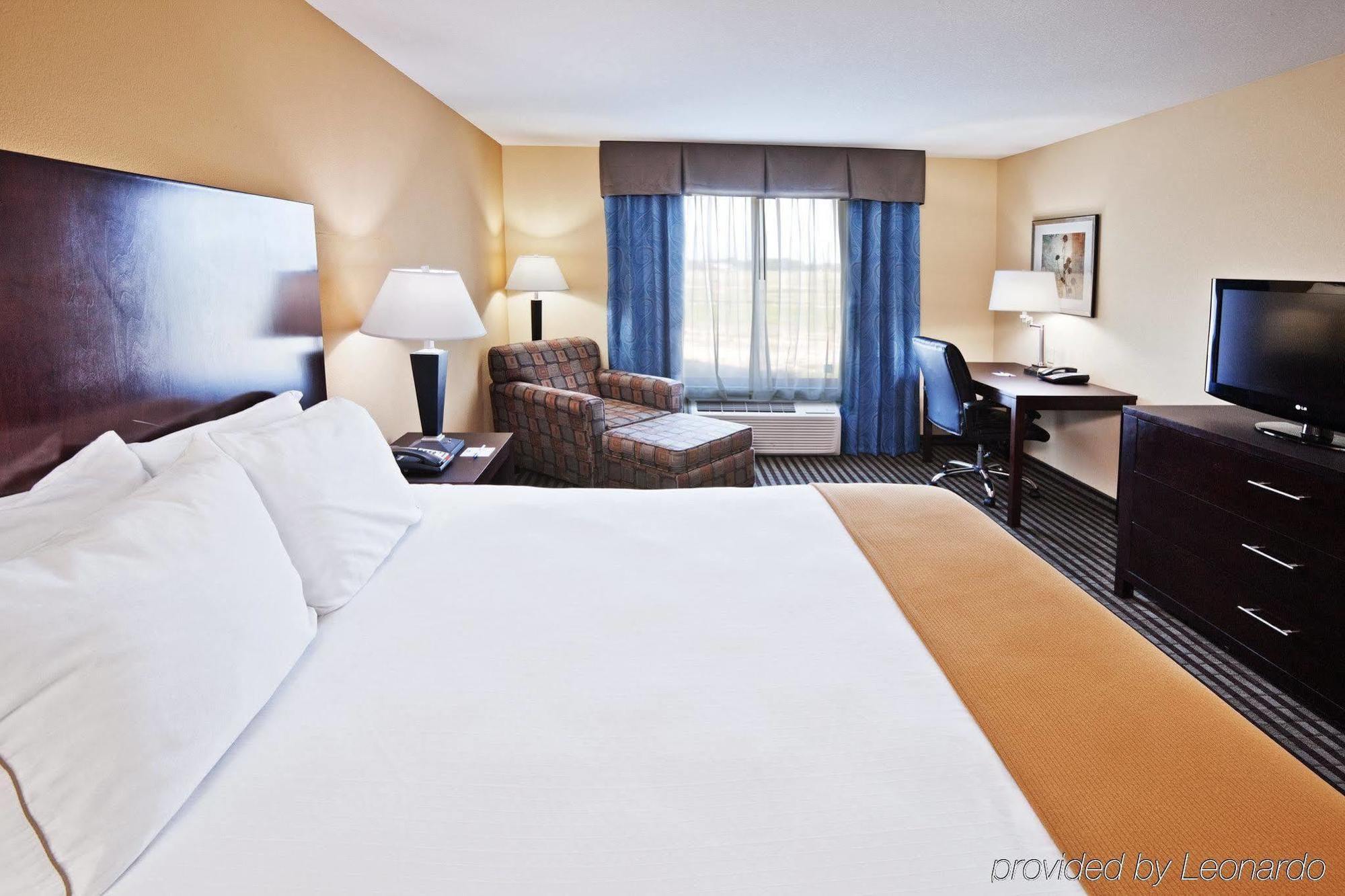 Holiday Inn Express Hotel And Suites Okmulgee Room photo
